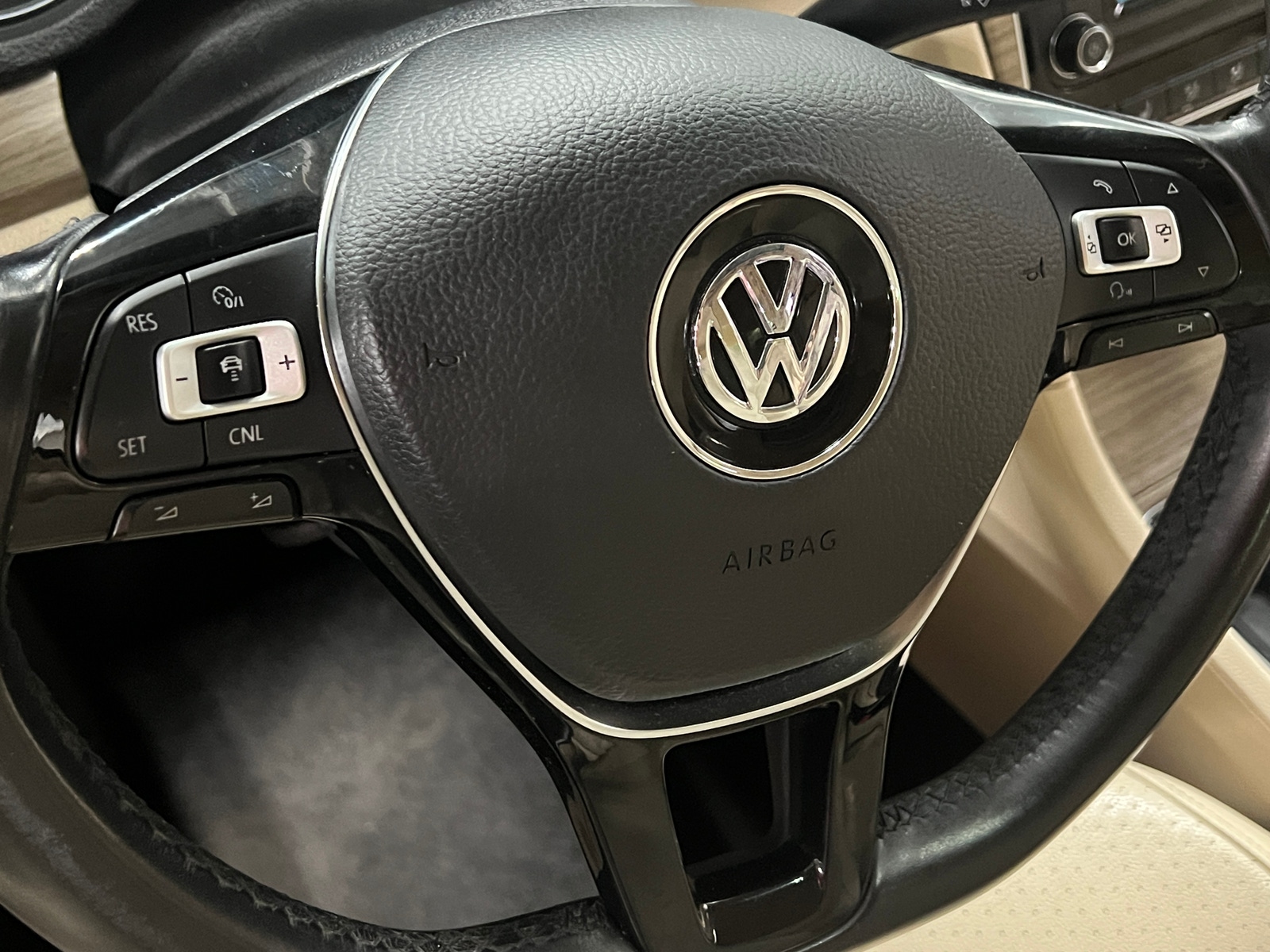 Thumbnail: 2016 Volkswagen Passat - 4