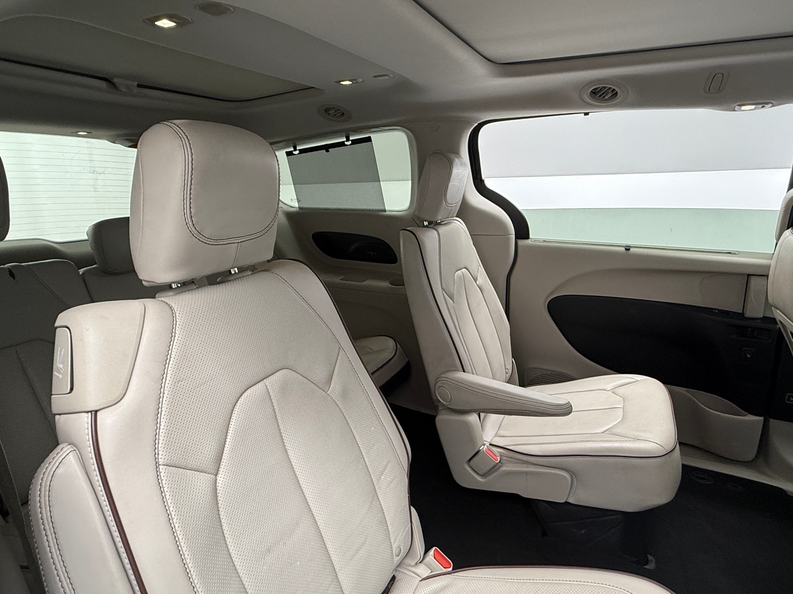 Thumbnail: 2017 Chrysler Pacifica - 5