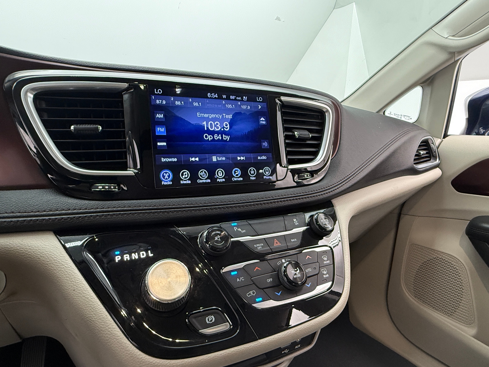 Thumbnail: 2017 Chrysler Pacifica - 3