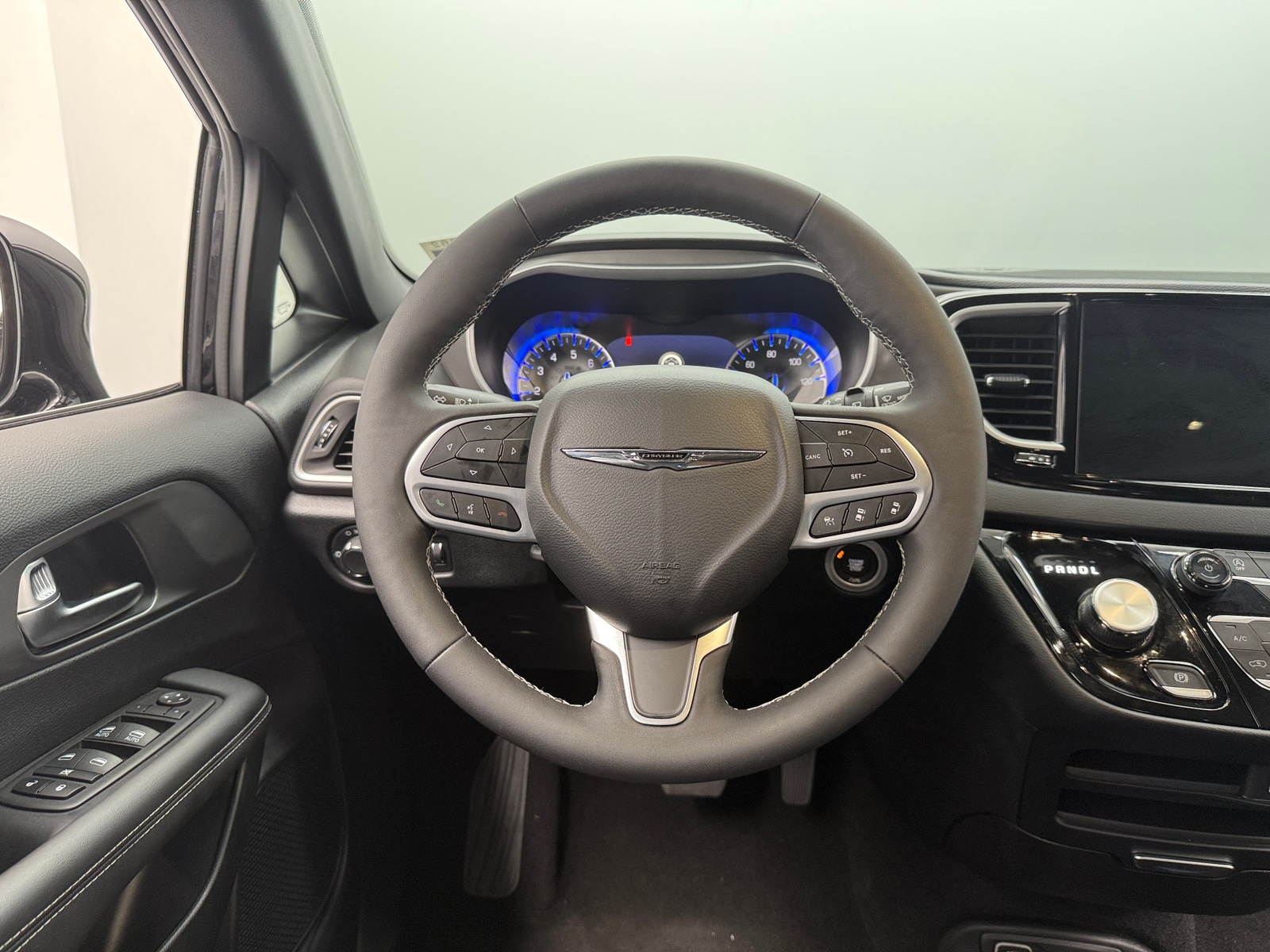 Thumbnail: 2025 Chrysler Voyager - 4