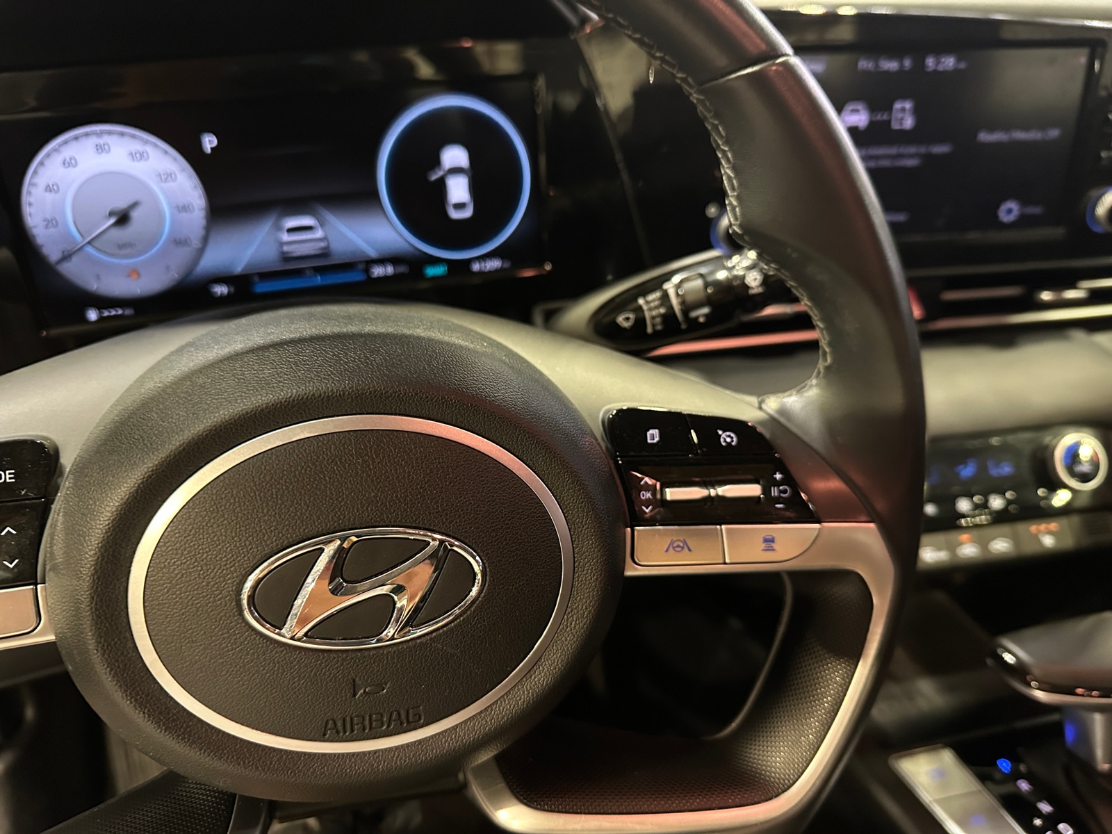 Thumbnail: 2022 Hyundai Elantra - 4