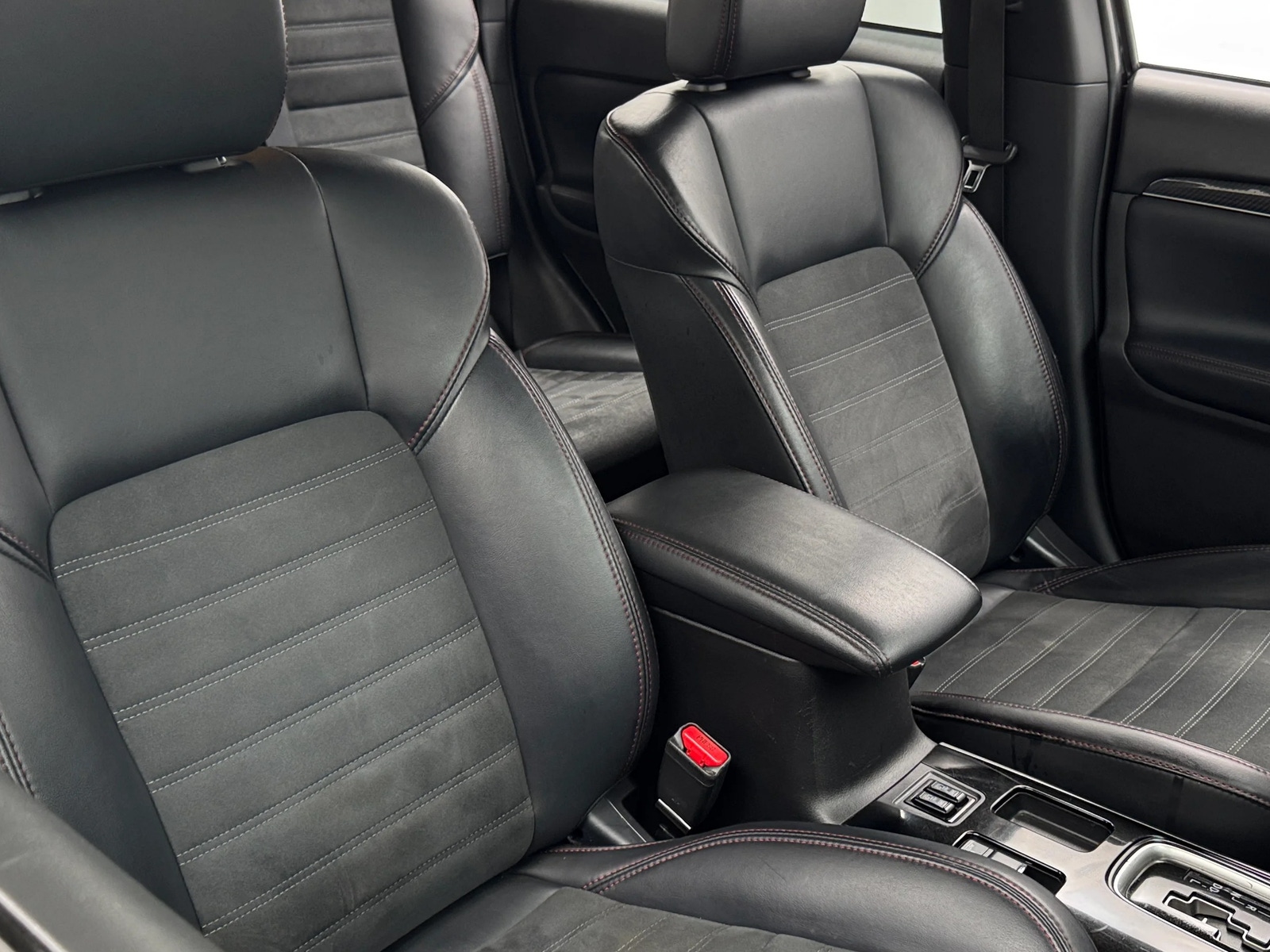 Thumbnail: 2020 Mitsubishi Outlander - 2