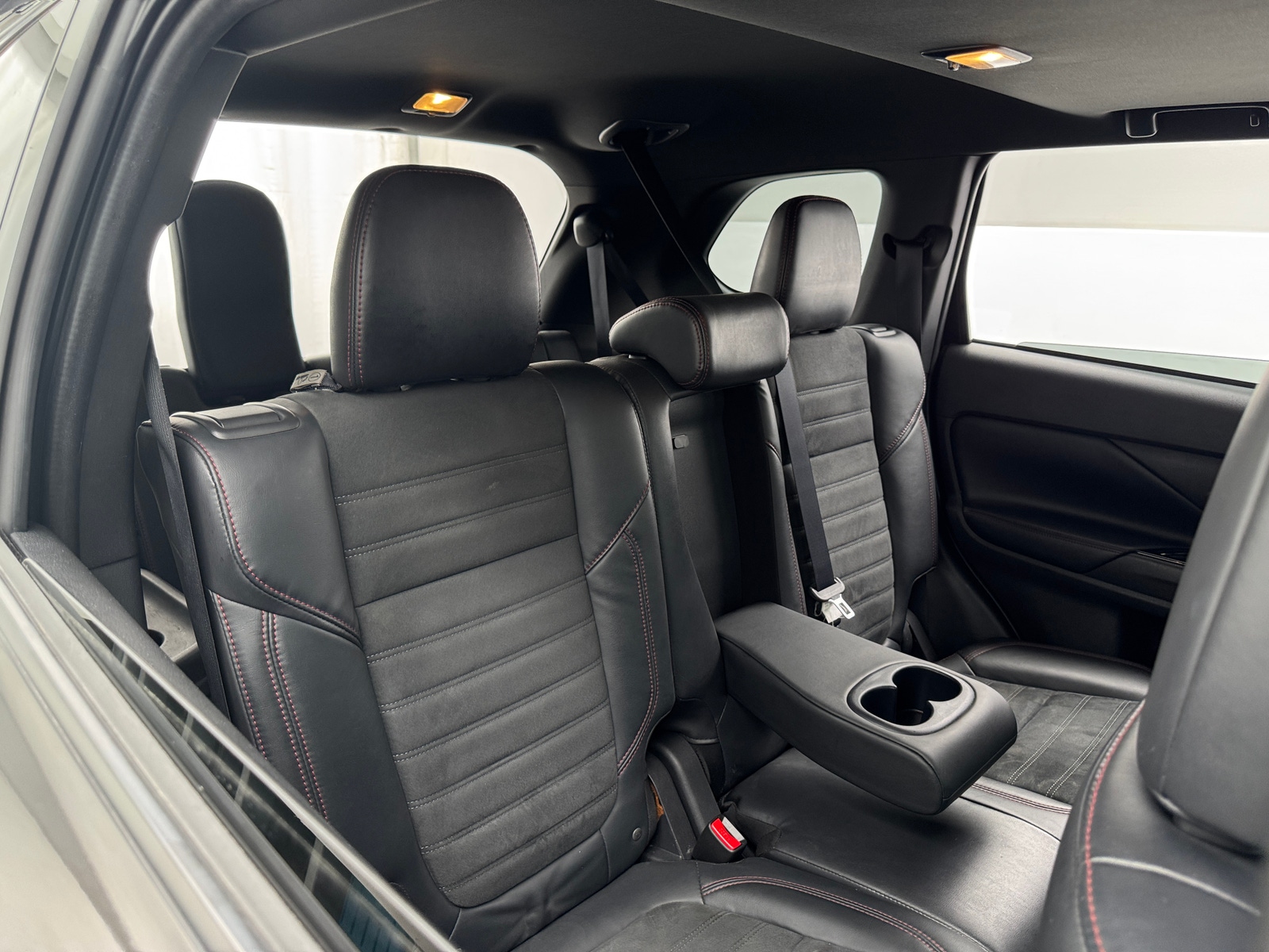 Thumbnail: 2020 Mitsubishi Outlander - 6