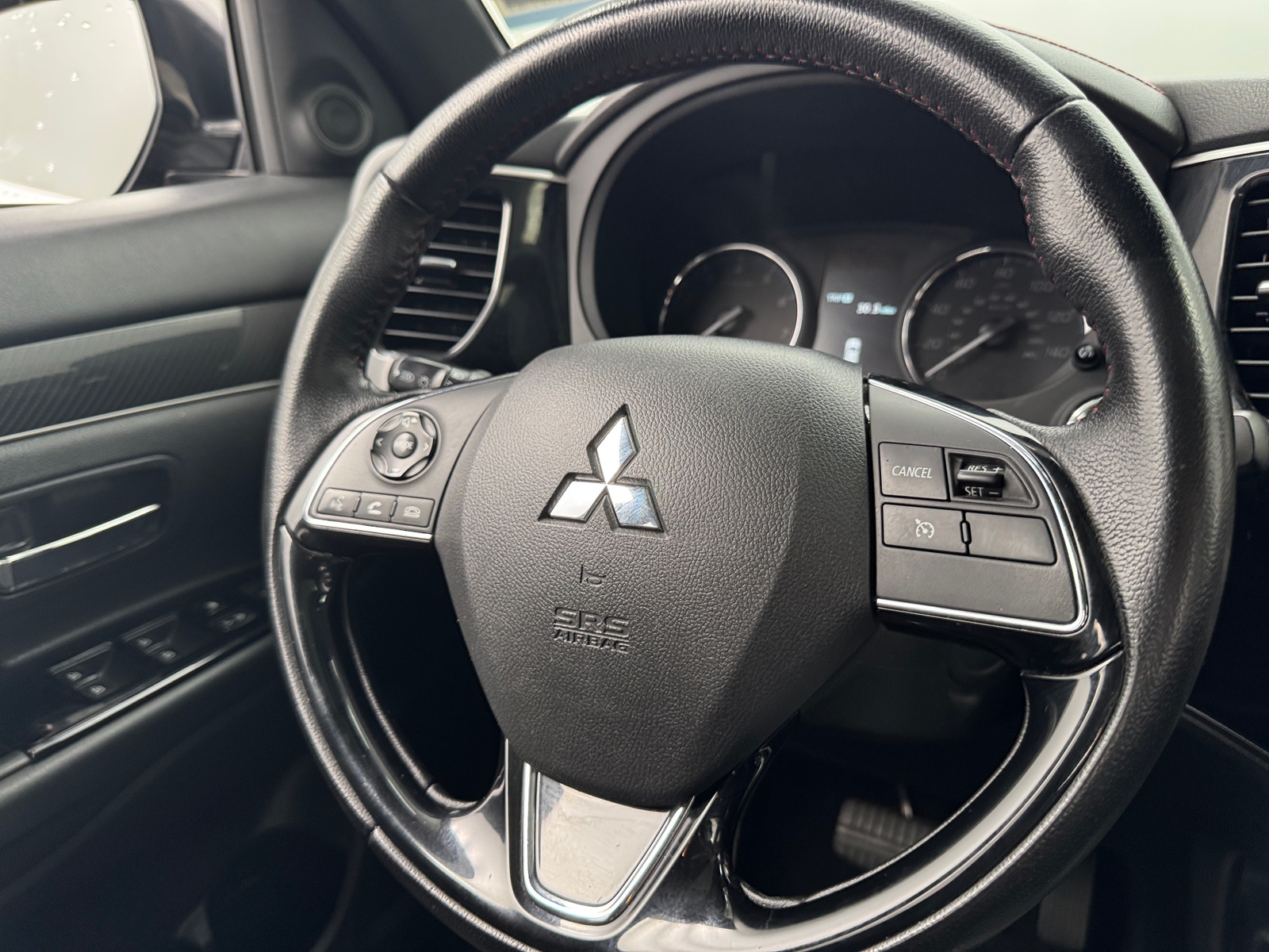 Thumbnail: 2020 Mitsubishi Outlander - 5