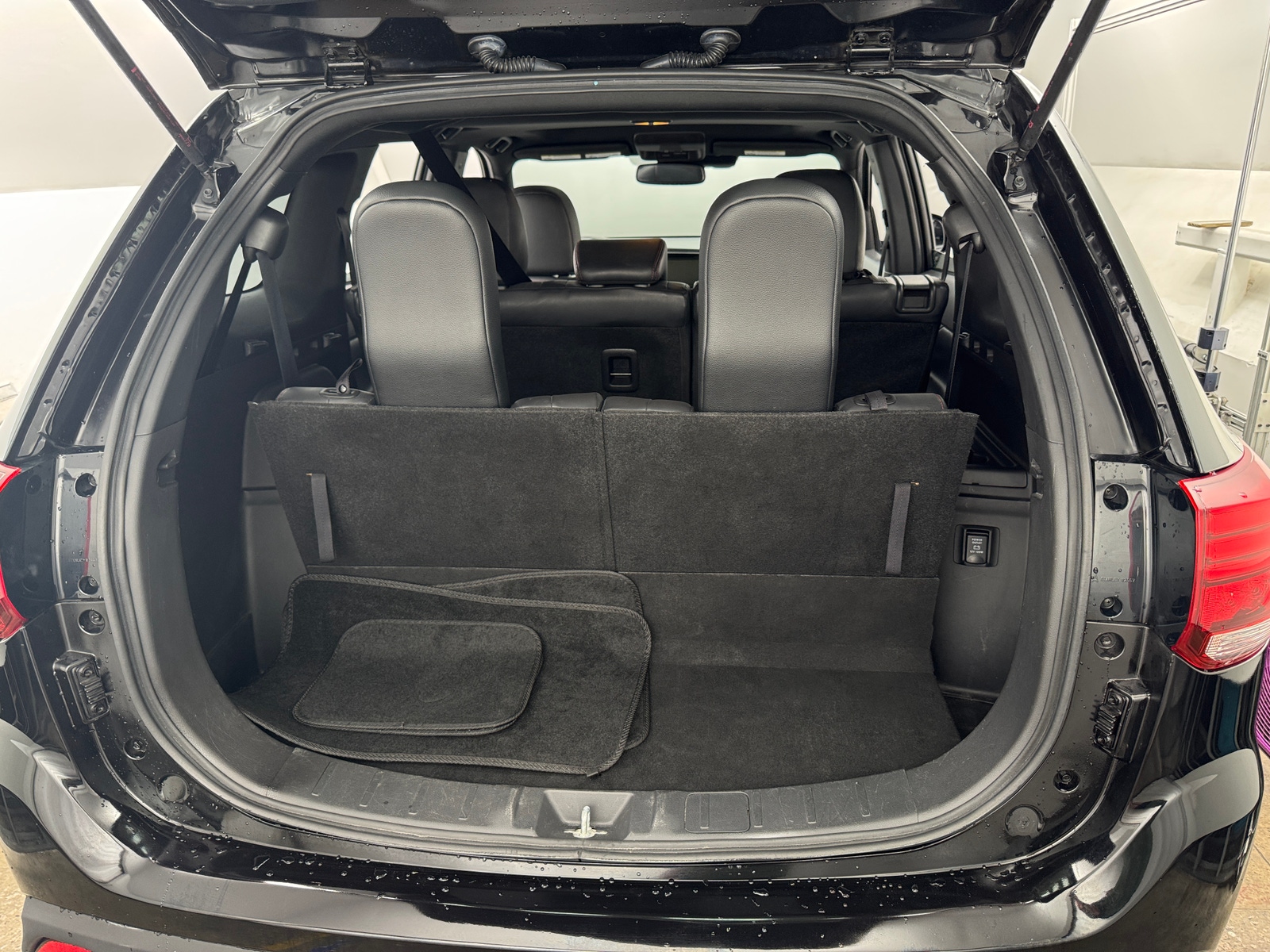 Thumbnail: 2020 Mitsubishi Outlander - 7