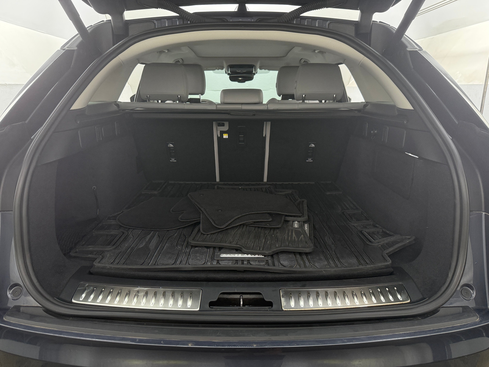 Thumbnail: 2024 Land Rover Range Rover Velar - 6