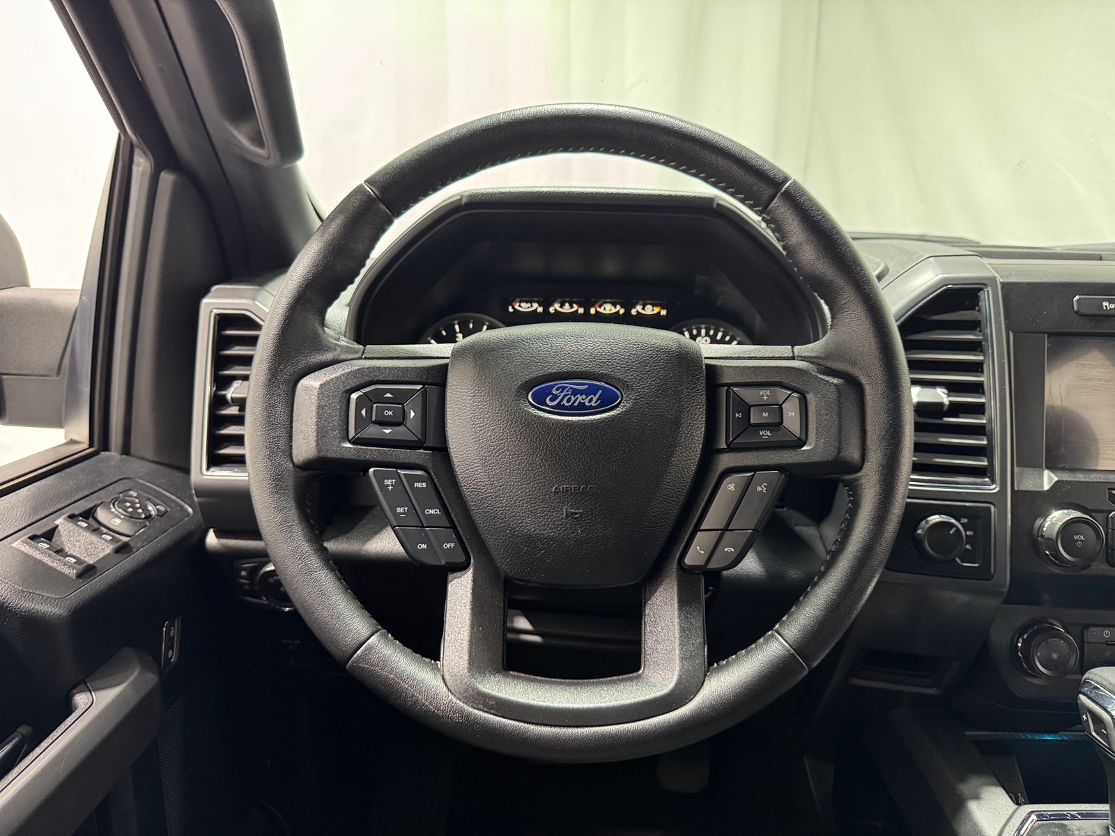 Thumbnail: 2019 Ford Econoline - 5