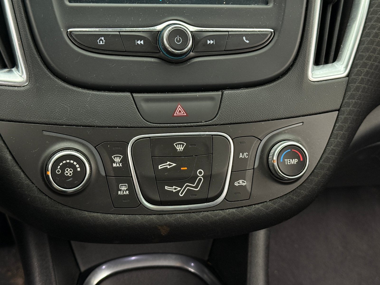 Thumbnail: 2016 Chevrolet Malibu - 4