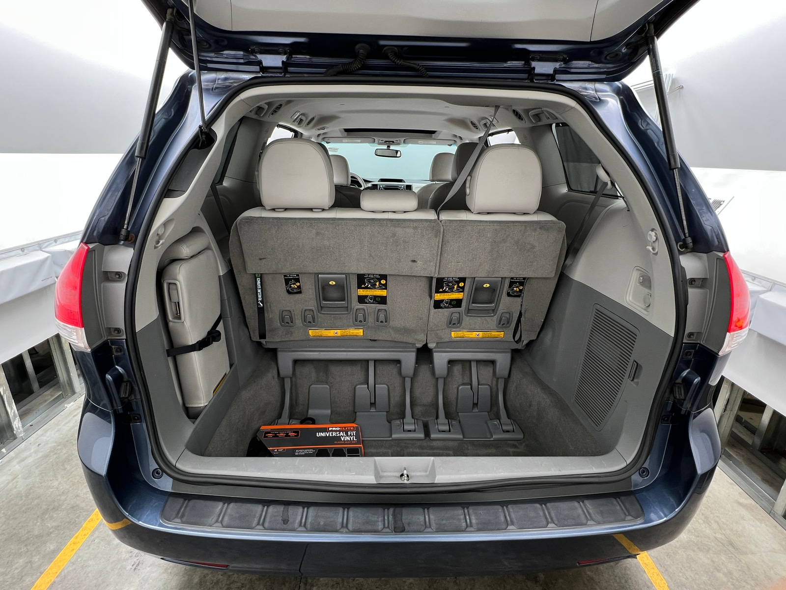 Thumbnail: 2013 Toyota Sienna - 6