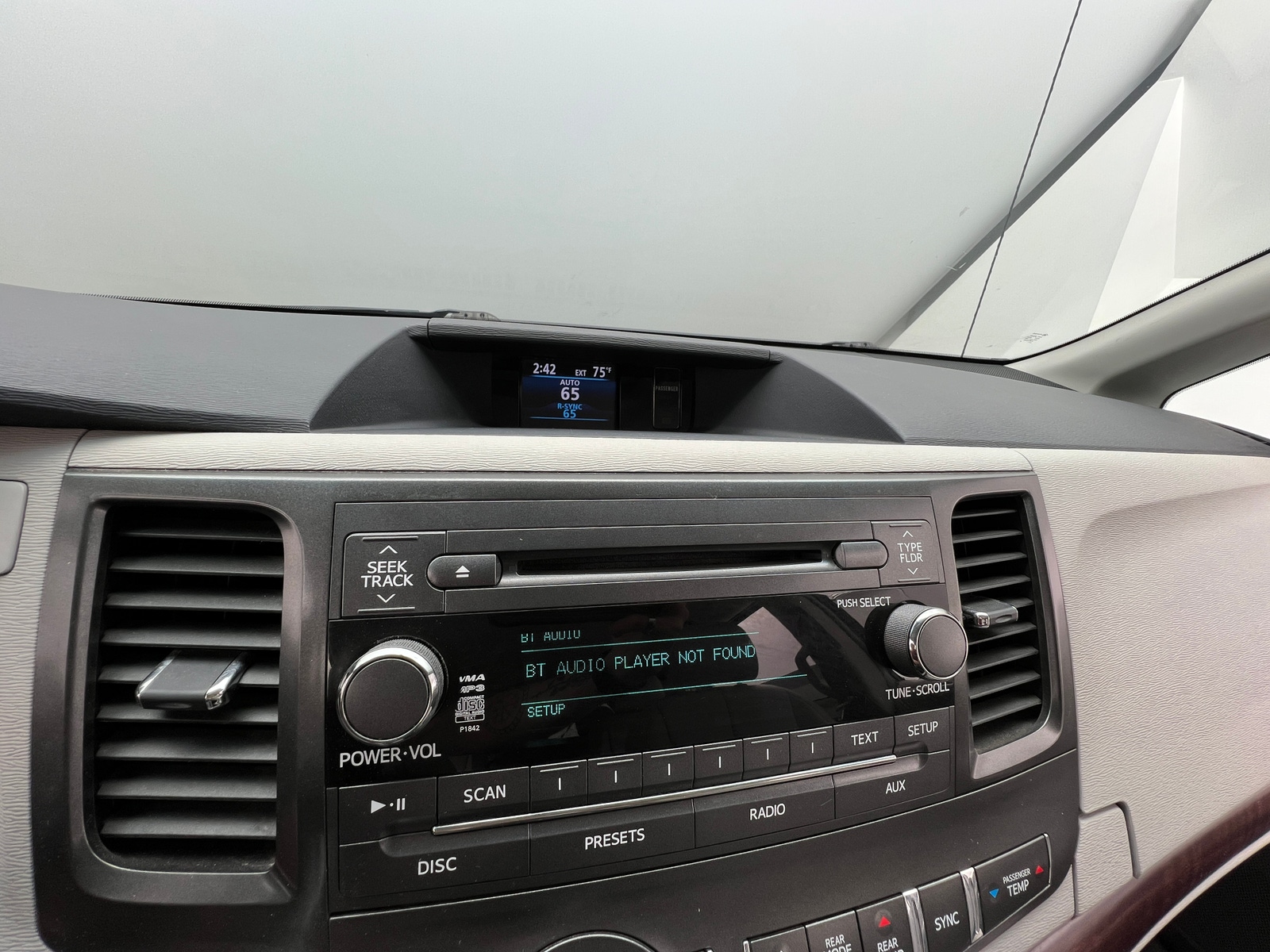 Thumbnail: 2013 Toyota Sienna - 3