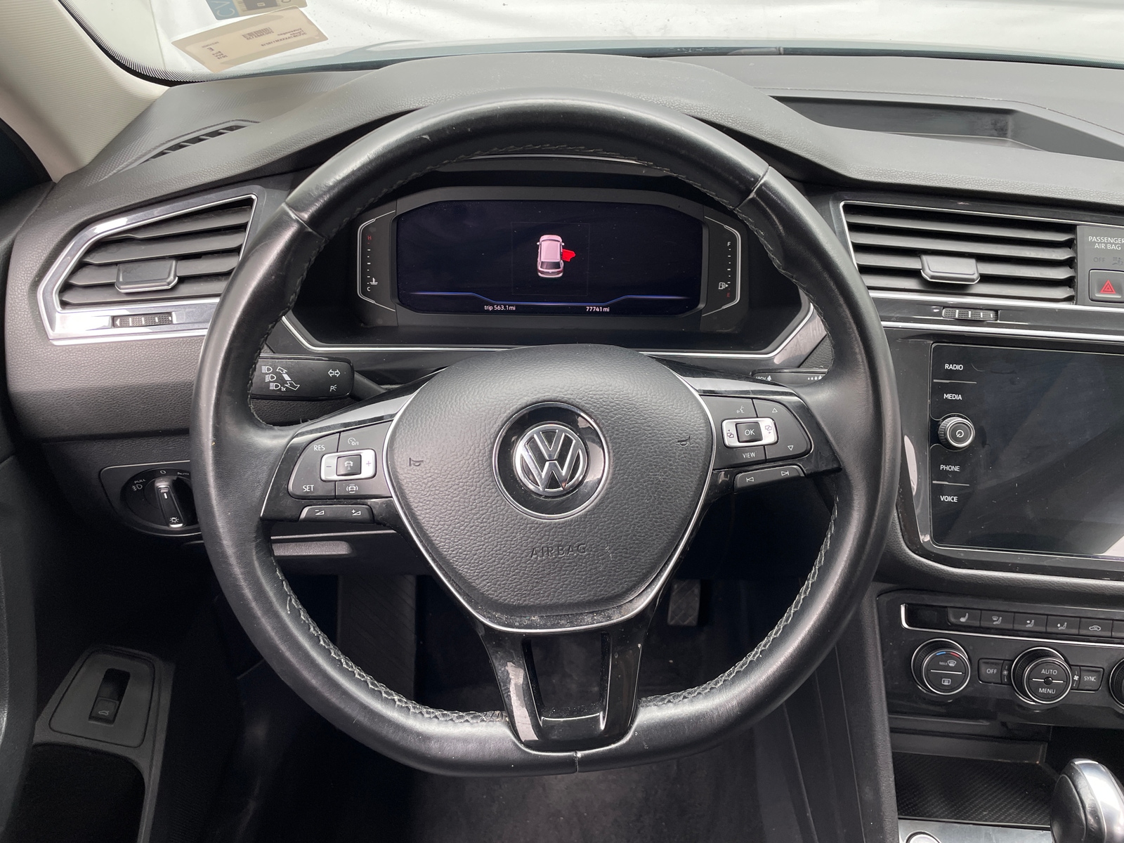 Thumbnail: 2019 Volkswagen Tiguan - 4