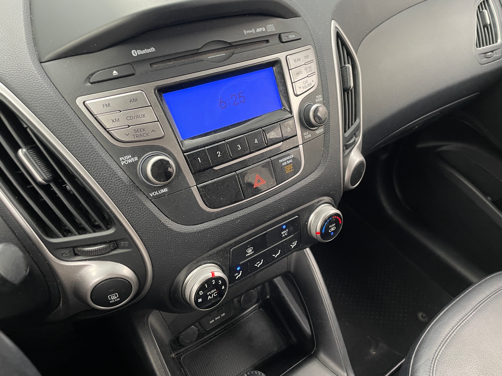 Thumbnail: 2011 Hyundai Tucson - 4