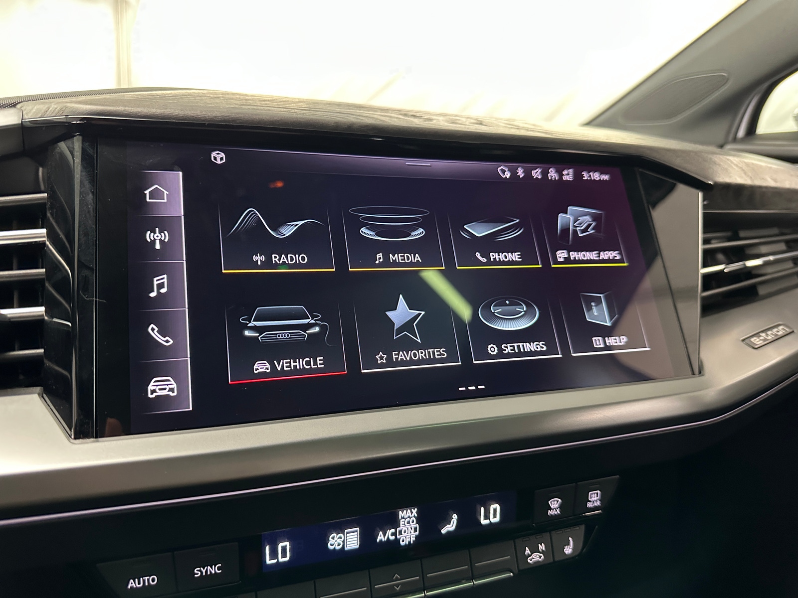Thumbnail: 2023 Audi Q4 e-tron - 3