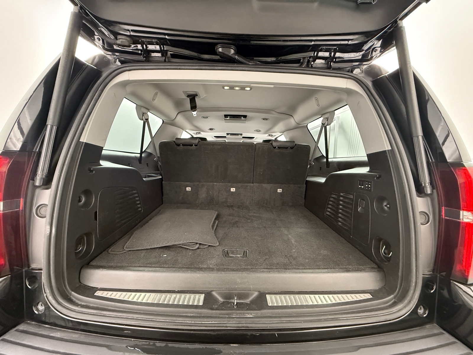 Thumbnail: 2018 Chevrolet Suburban - 6