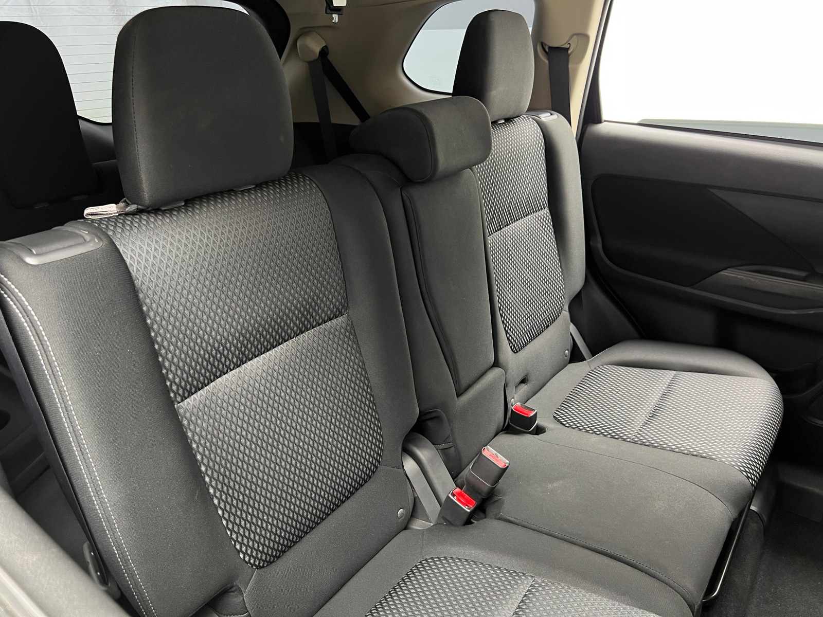 Thumbnail: 2017 Mitsubishi Outlander - 6