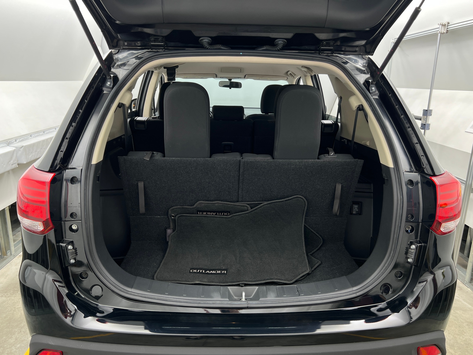 Thumbnail: 2017 Mitsubishi Outlander - 7