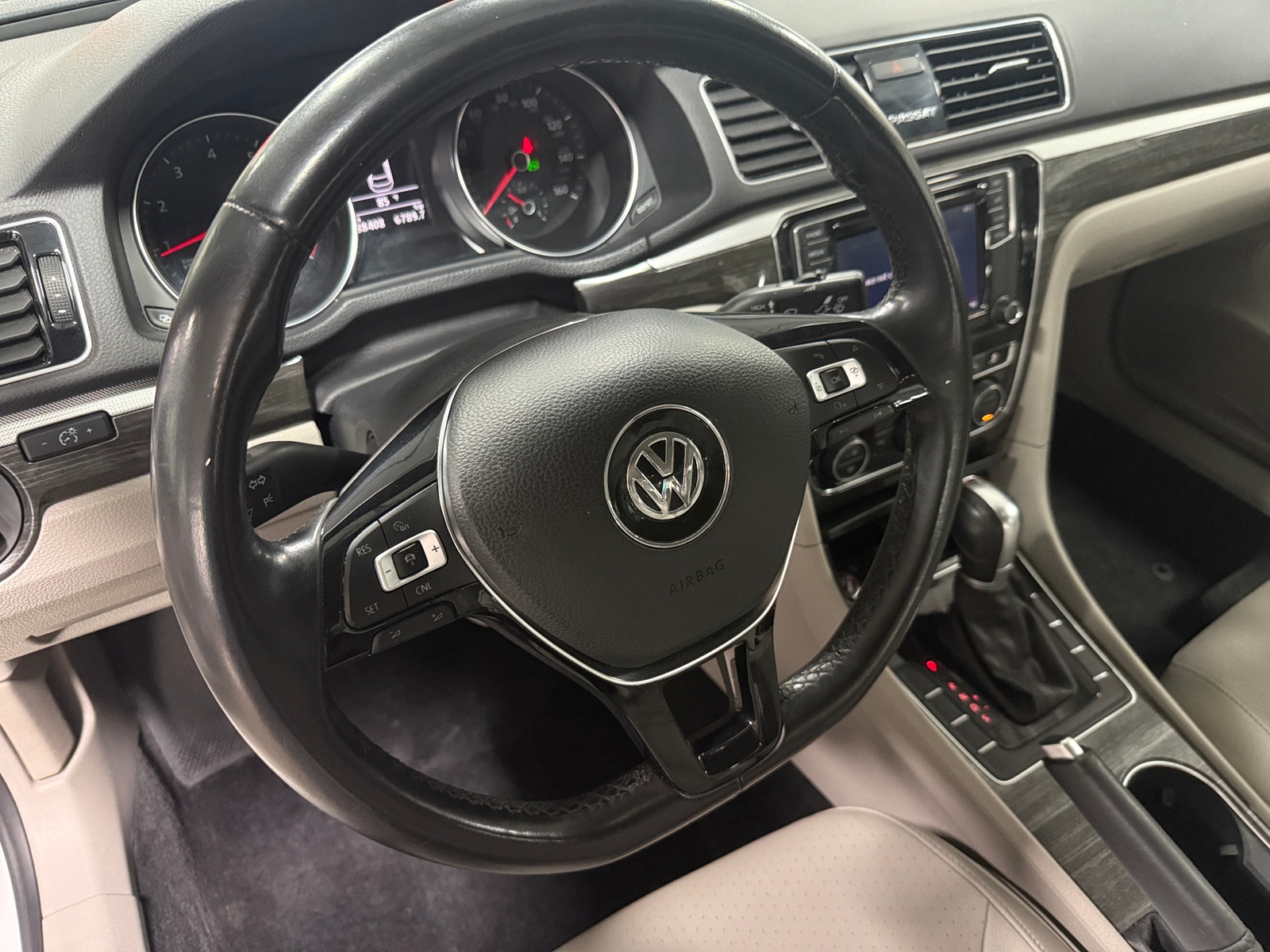 Thumbnail: 2018 Volkswagen Passat - 4