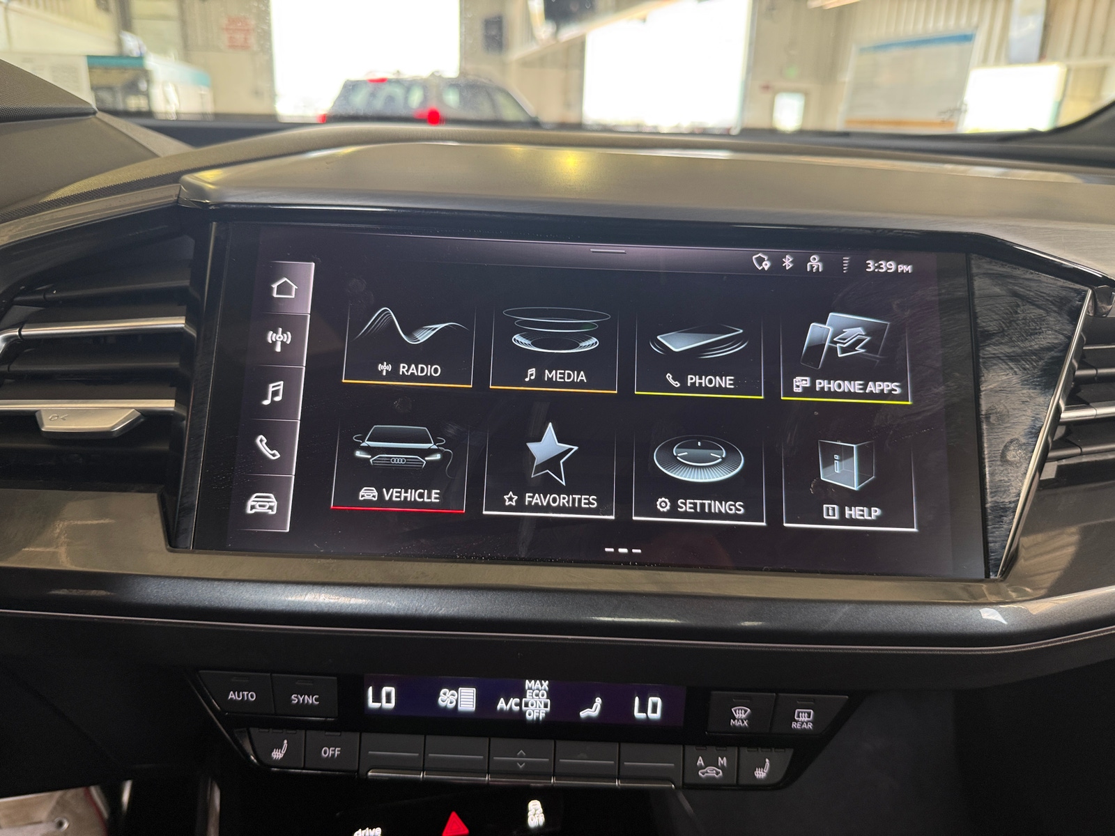 Thumbnail: 2024 Audi Q4 e-tron - 3