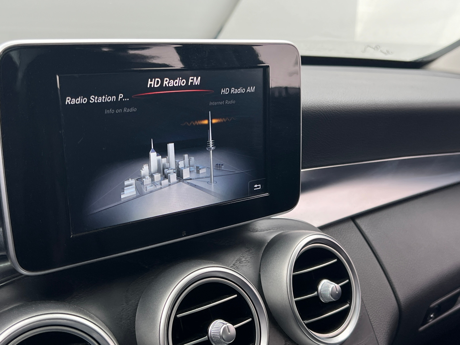 Thumbnail: 2016 Mercedes-Benz C-Class - 3