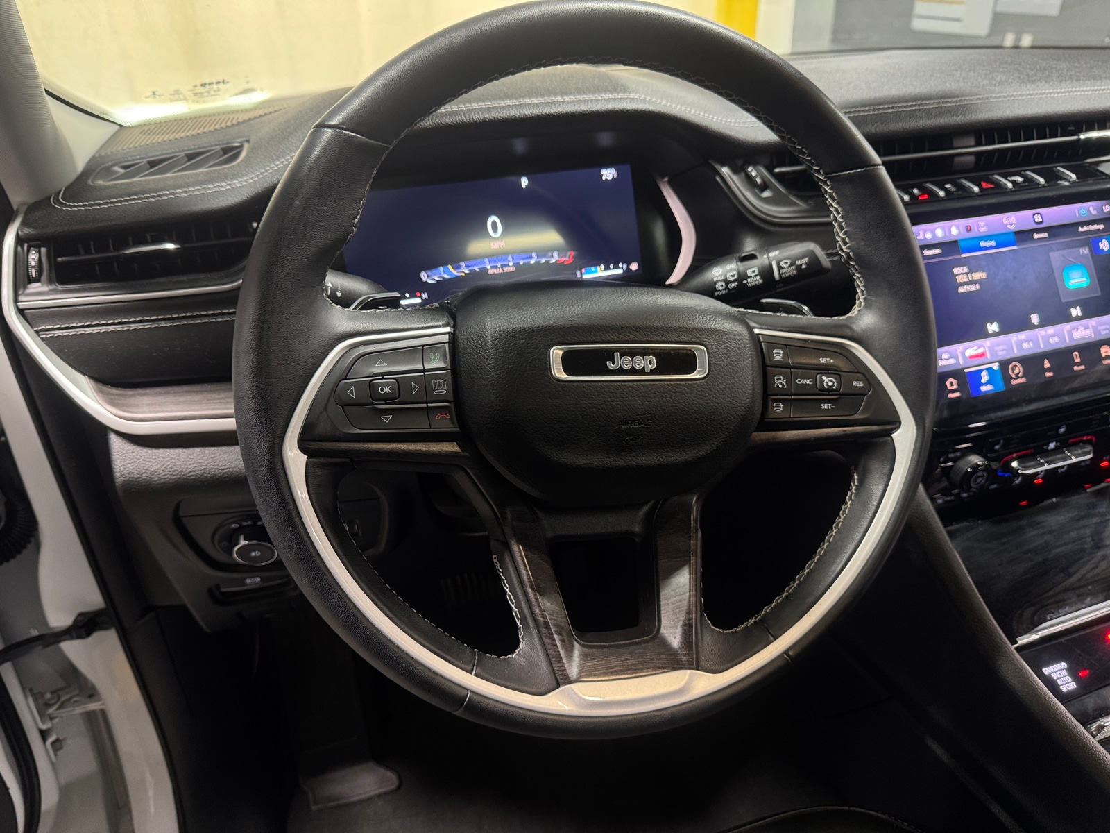 Thumbnail: 2022 Jeep Grand Cherokee L - 4