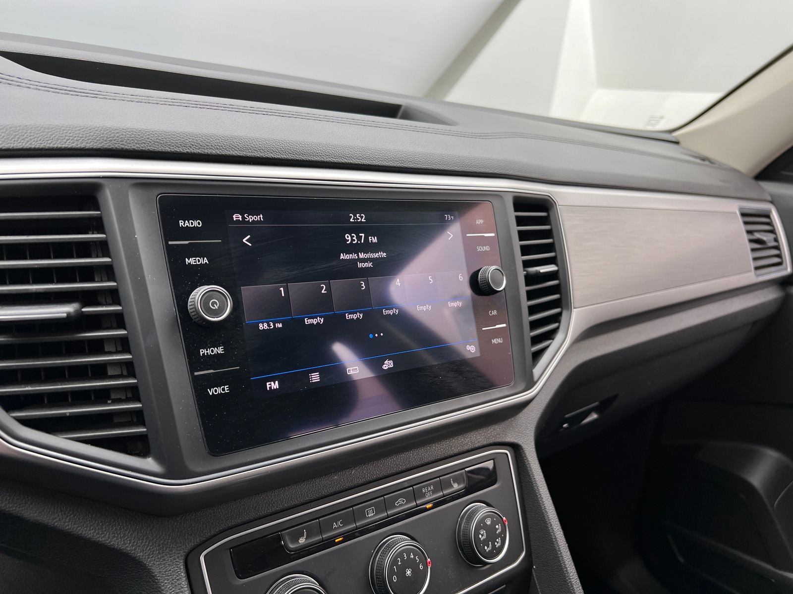 Thumbnail: 2018 Volkswagen Atlas - 3