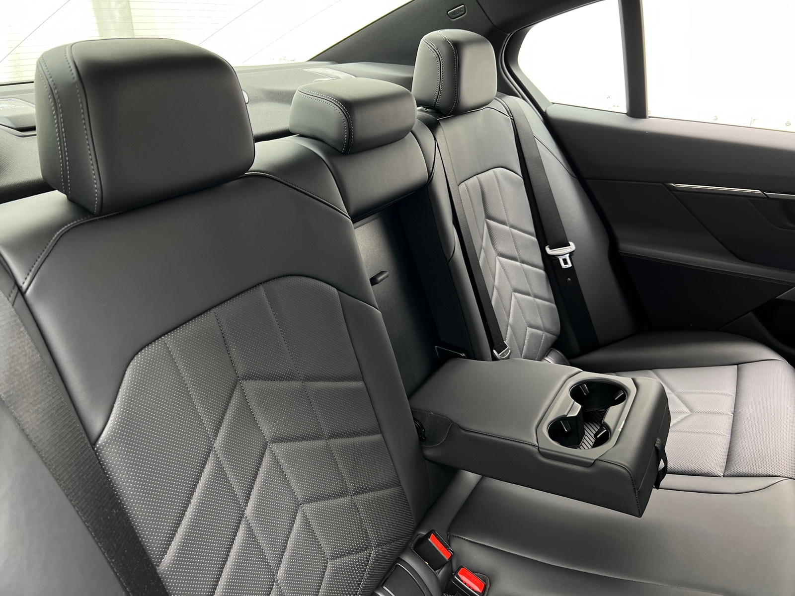 Thumbnail: 2025 BMW 5 Series - 5