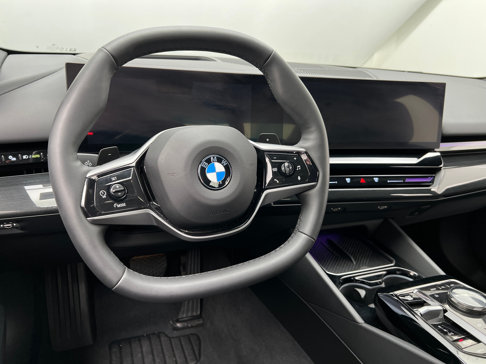 Thumbnail: 2025 BMW 5 Series - 4