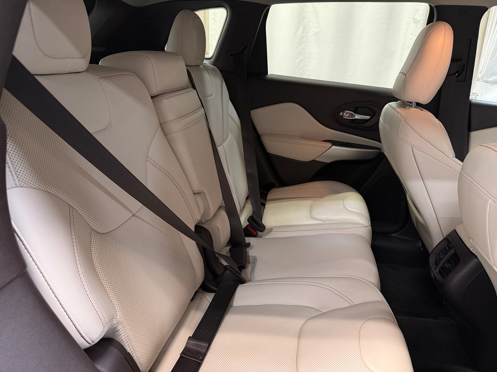 Thumbnail: 2017 Jeep Cherokee - 5