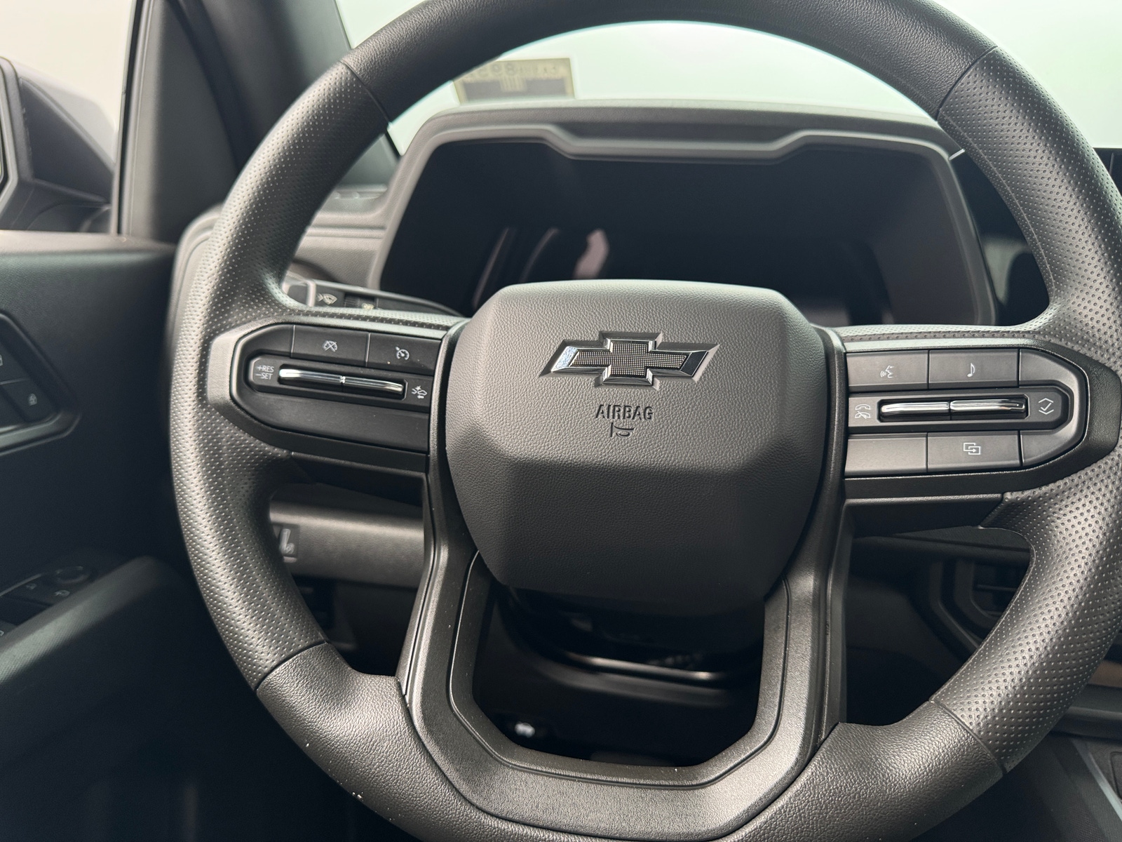 Thumbnail: 2023 Chevrolet Colorado - 5