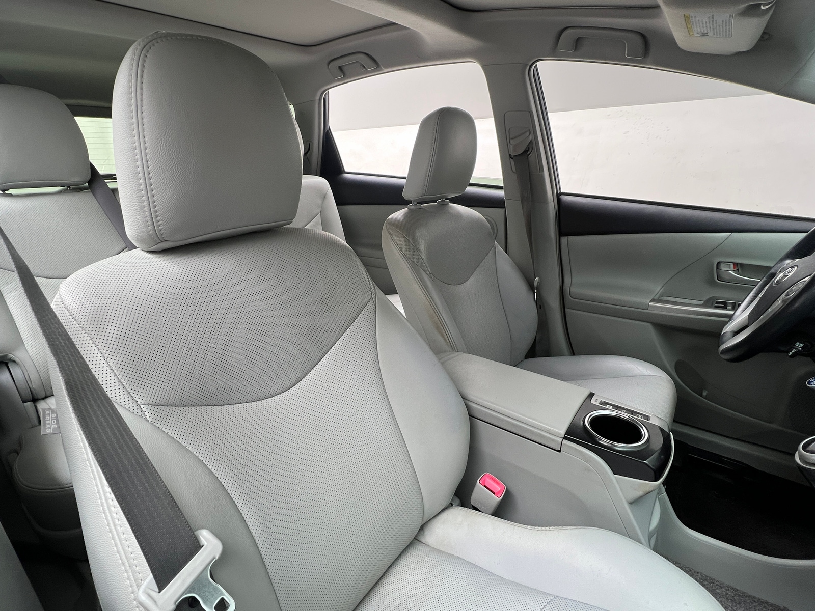 Thumbnail: 2013 Toyota Prius v - 2