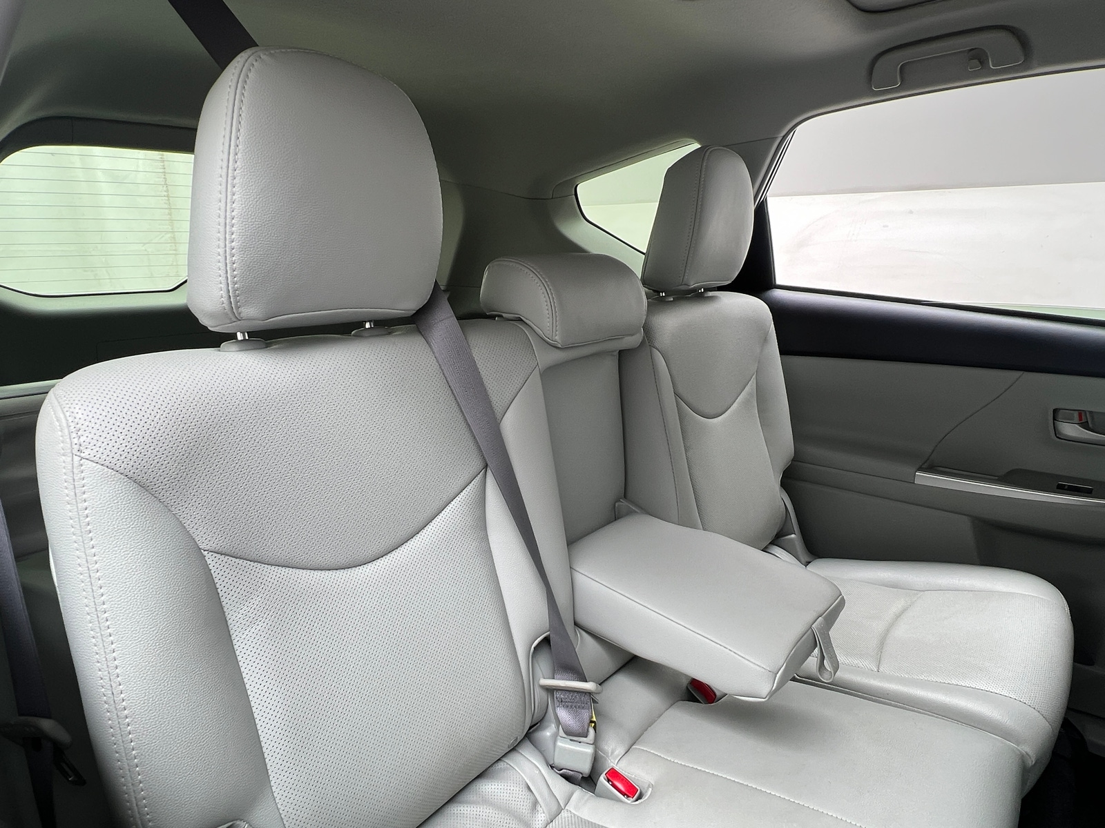 Thumbnail: 2013 Toyota Prius v - 6