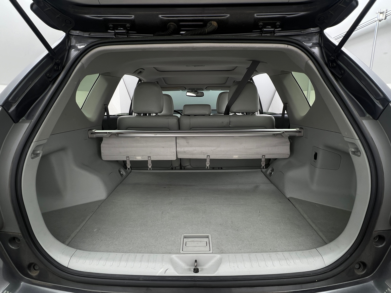 Thumbnail: 2013 Toyota Prius v - 7