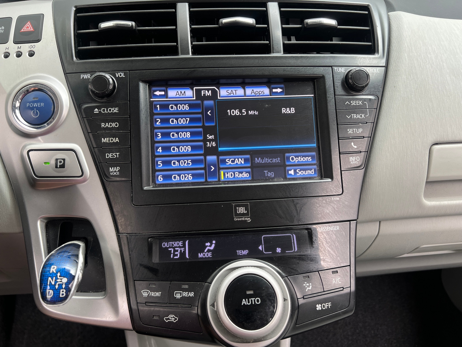 Thumbnail: 2013 Toyota Prius v - 4