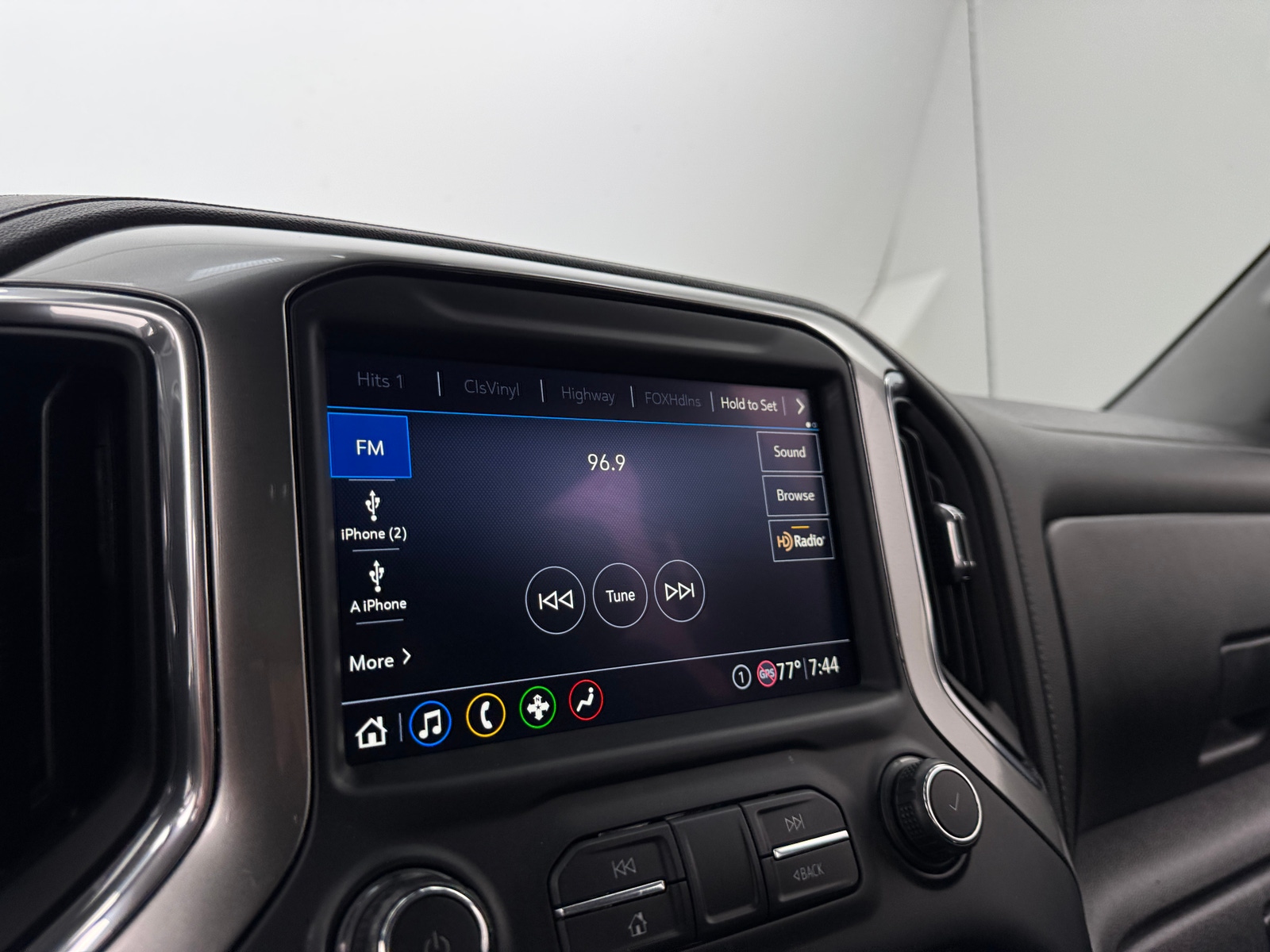 Thumbnail: 2020 Chevrolet Silverado 1500 - 4