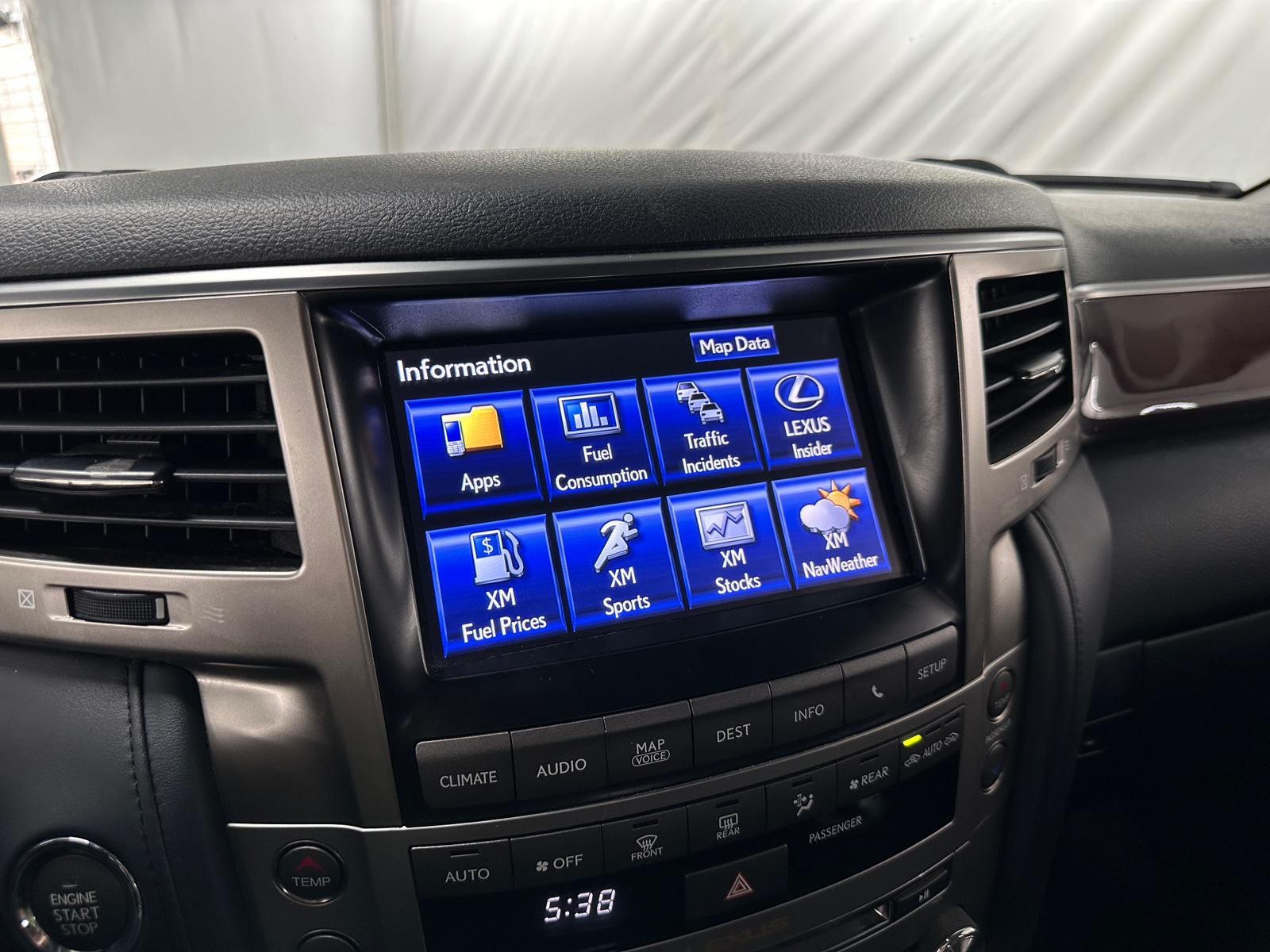 Thumbnail: 2013 Lexus LX - 3