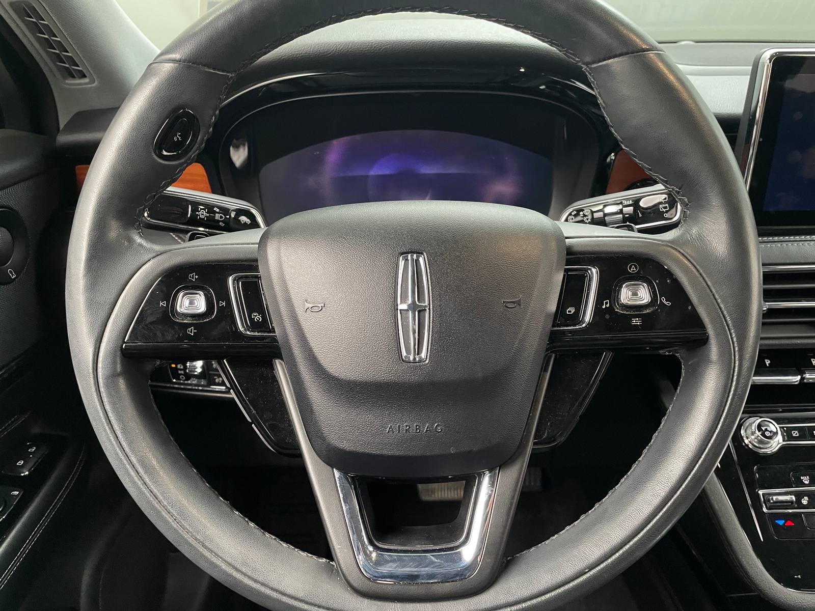 Thumbnail: 2021 Lincoln Corsair - 4