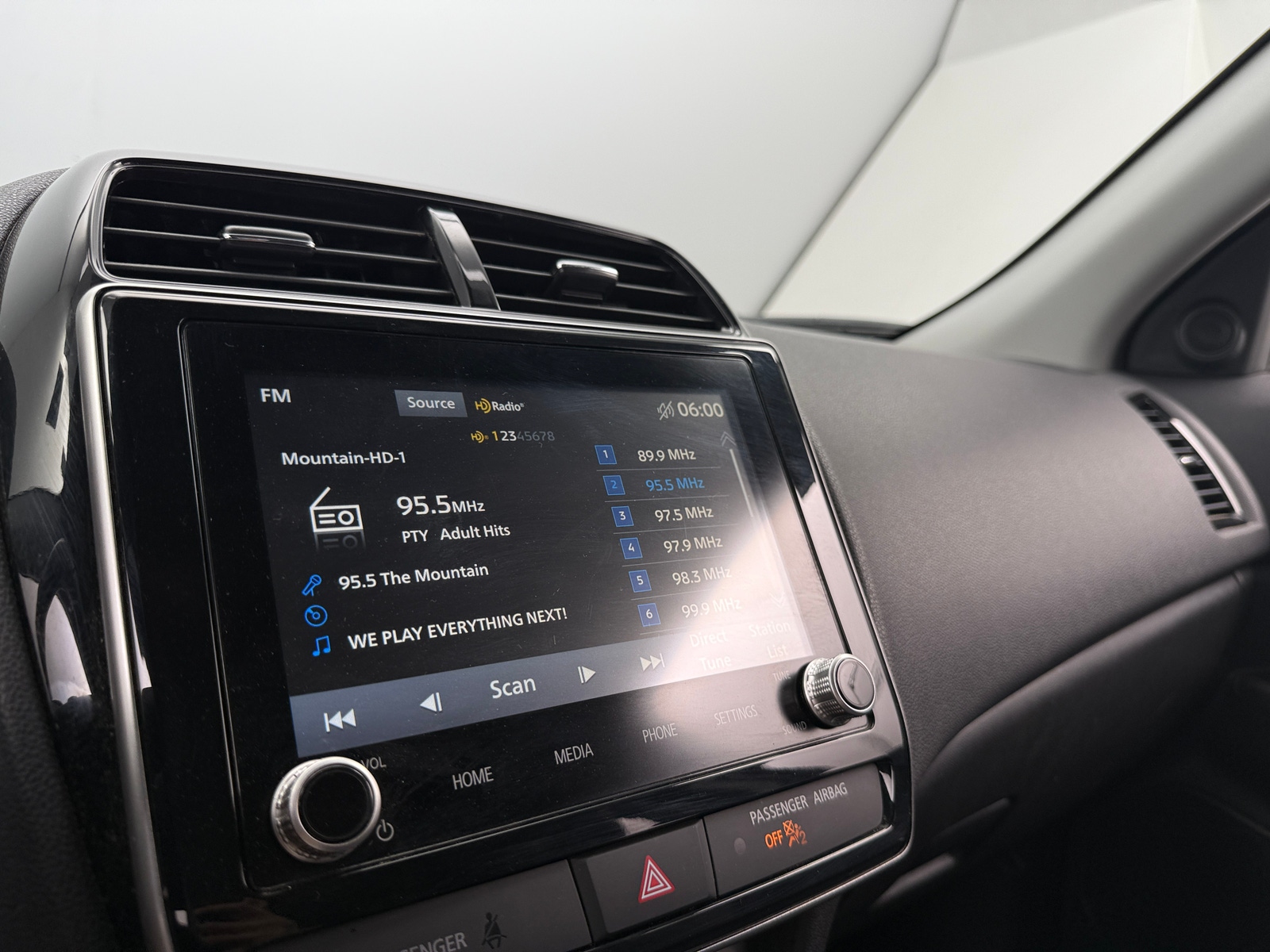 Thumbnail: 2024 Mitsubishi Outlander Sport - 3