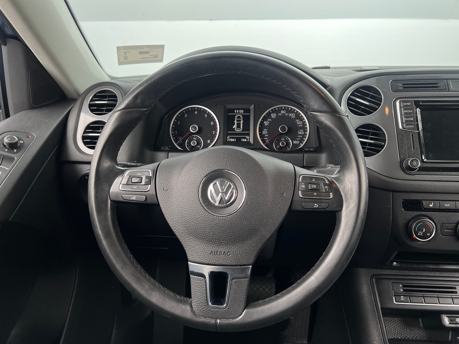 Thumbnail: 2017 Volkswagen Tiguan - 4