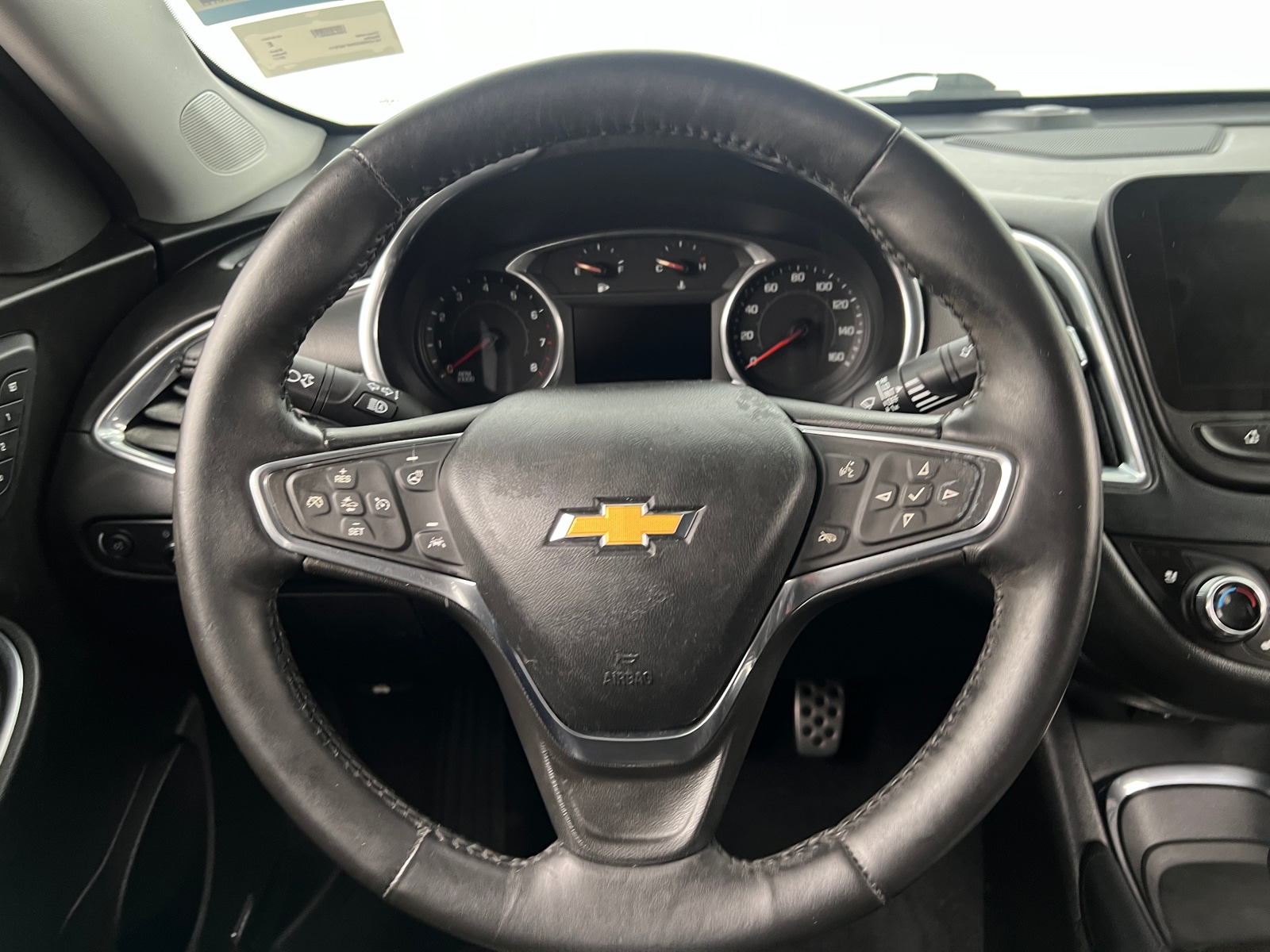 Thumbnail: 2017 Chevrolet Malibu - 4