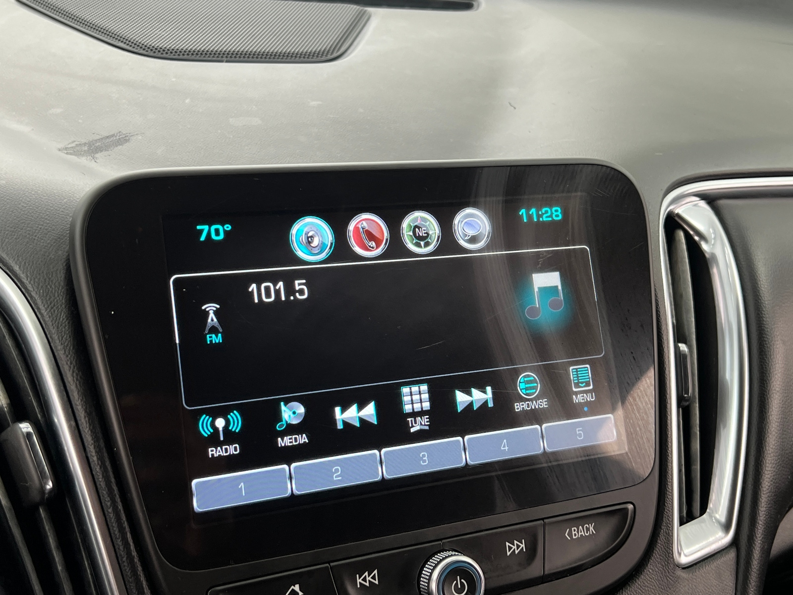 Thumbnail: 2017 Chevrolet Malibu - 3