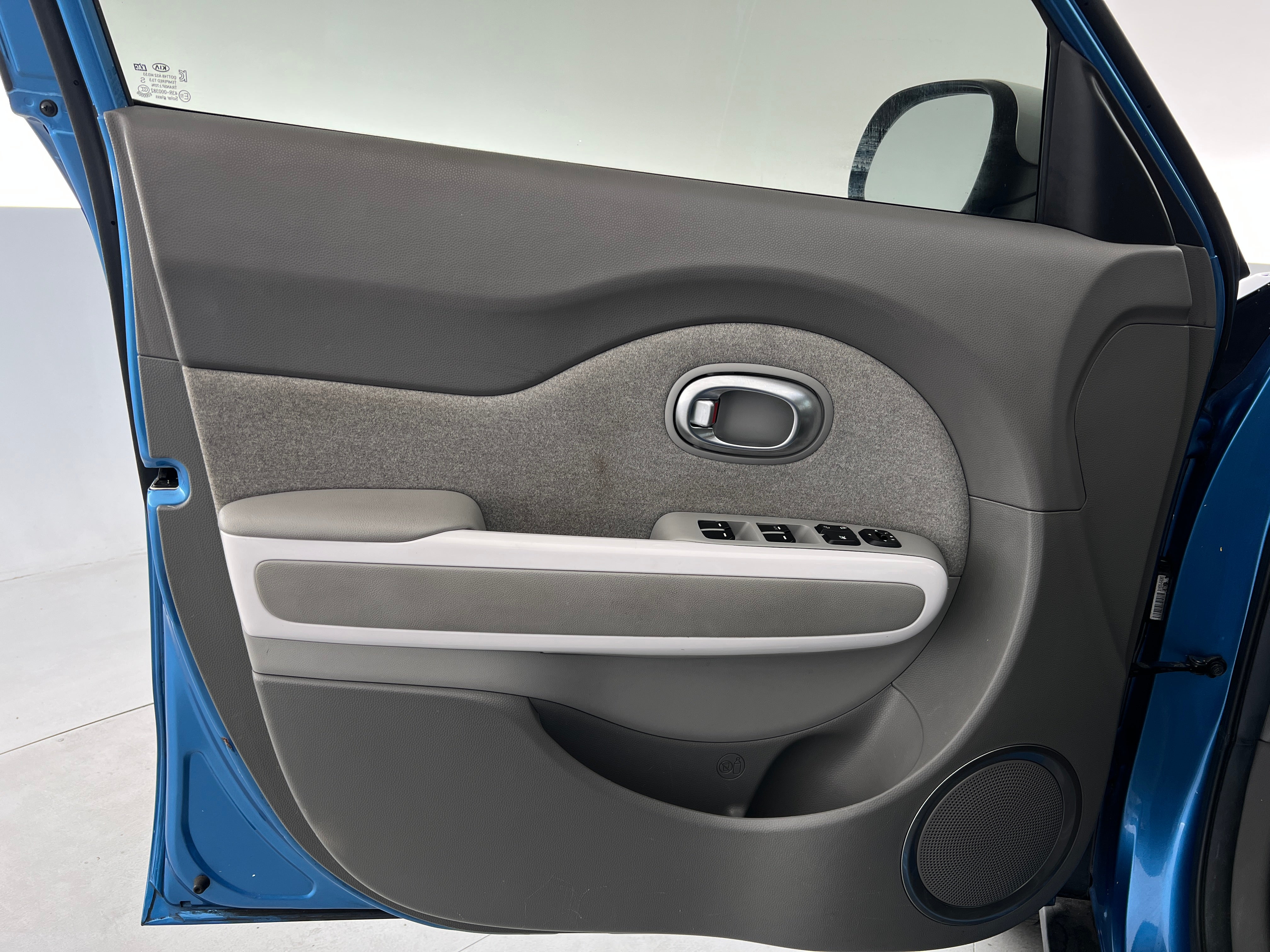 Used 2017 Kia Soul EV with VIN KNDJP3AE7H7023290 for sale in Auburn, WA