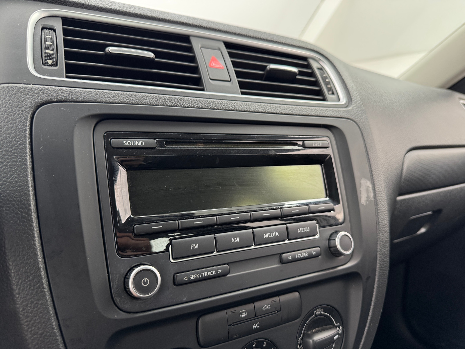 Thumbnail: 2012 Volkswagen Jetta - 4