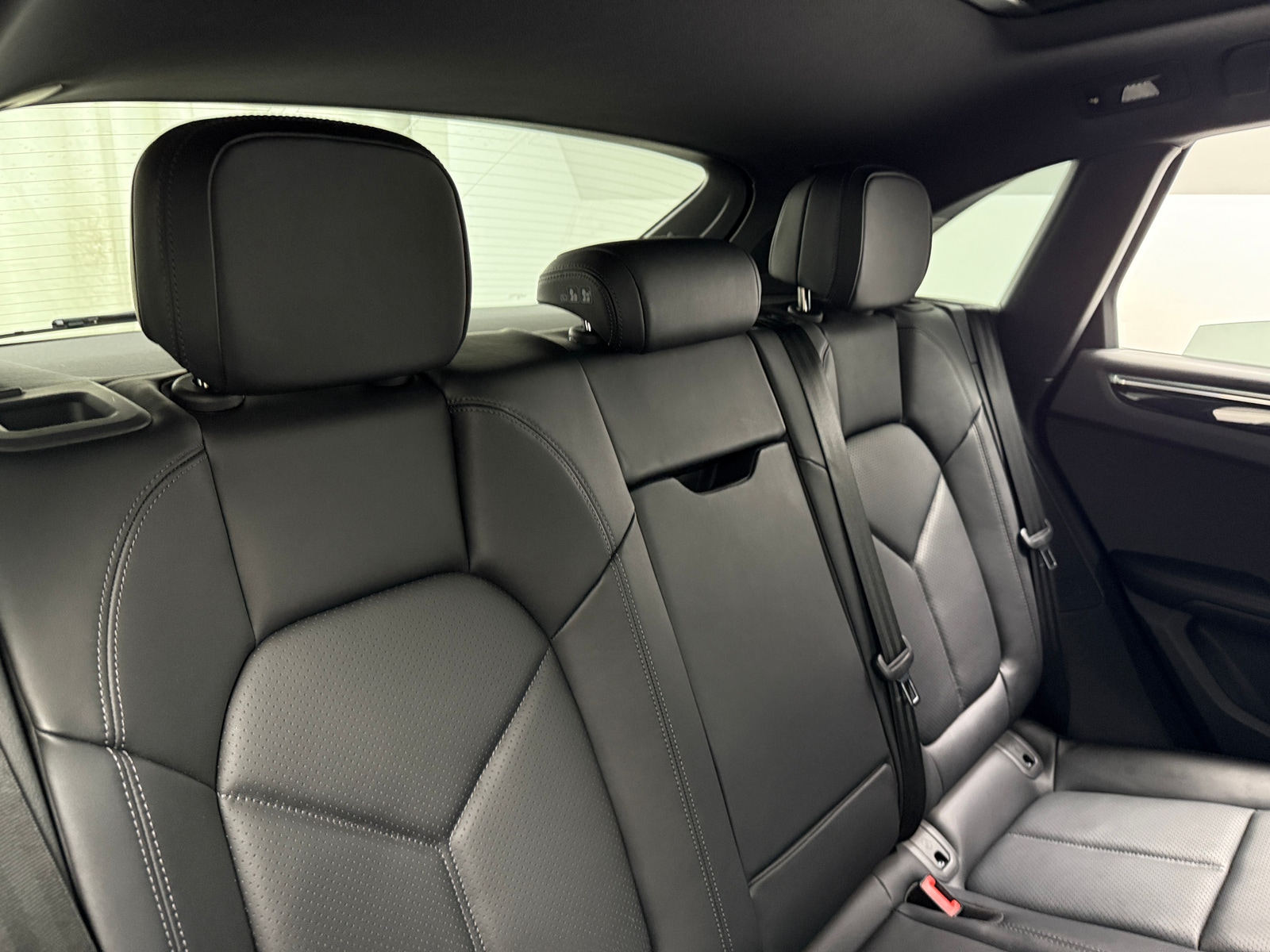 Thumbnail: 2025 Porsche Macan - 5