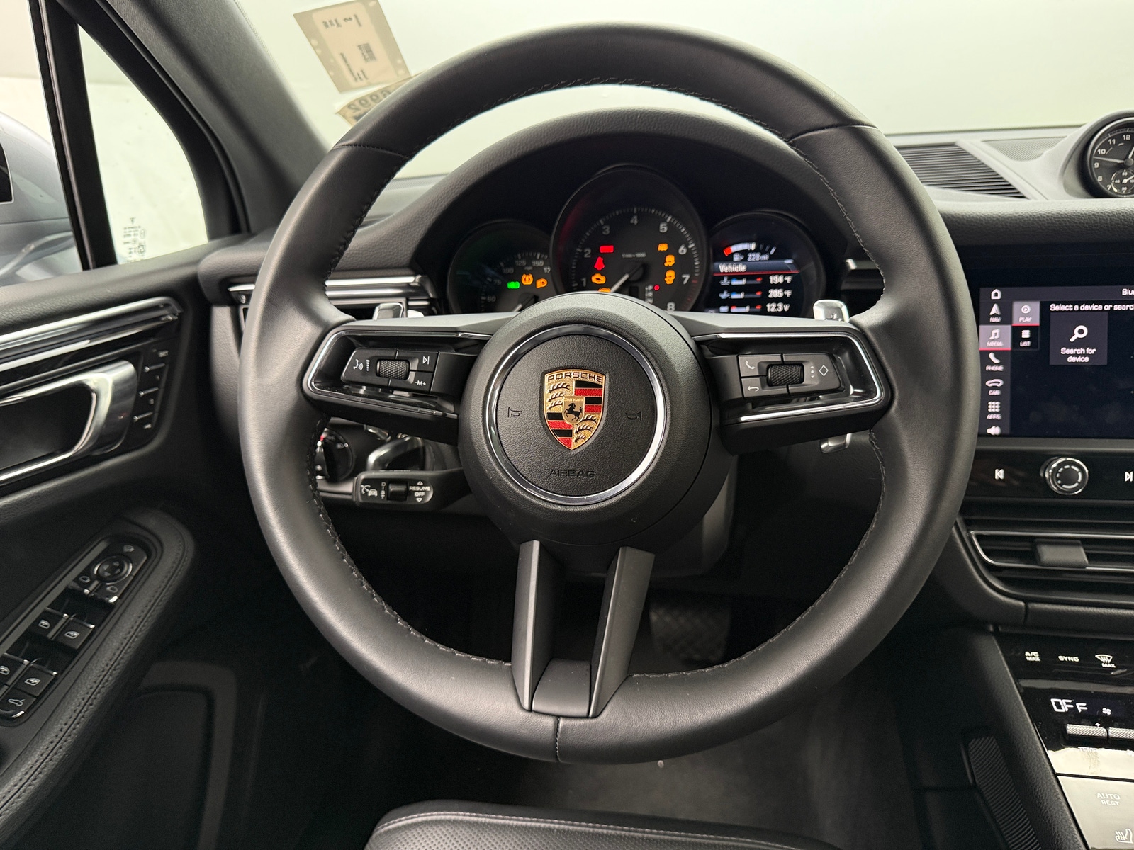 Thumbnail: 2025 Porsche Macan - 4