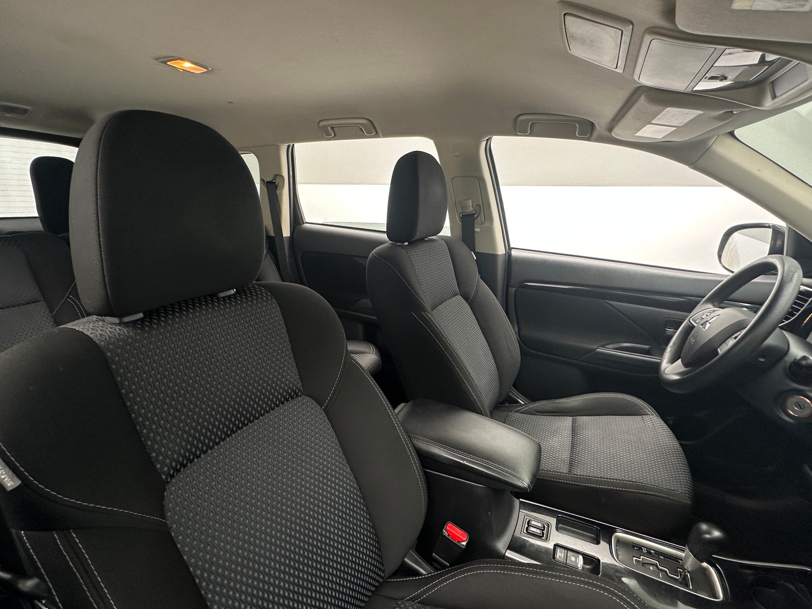 Thumbnail: 2020 Mitsubishi Outlander - 2