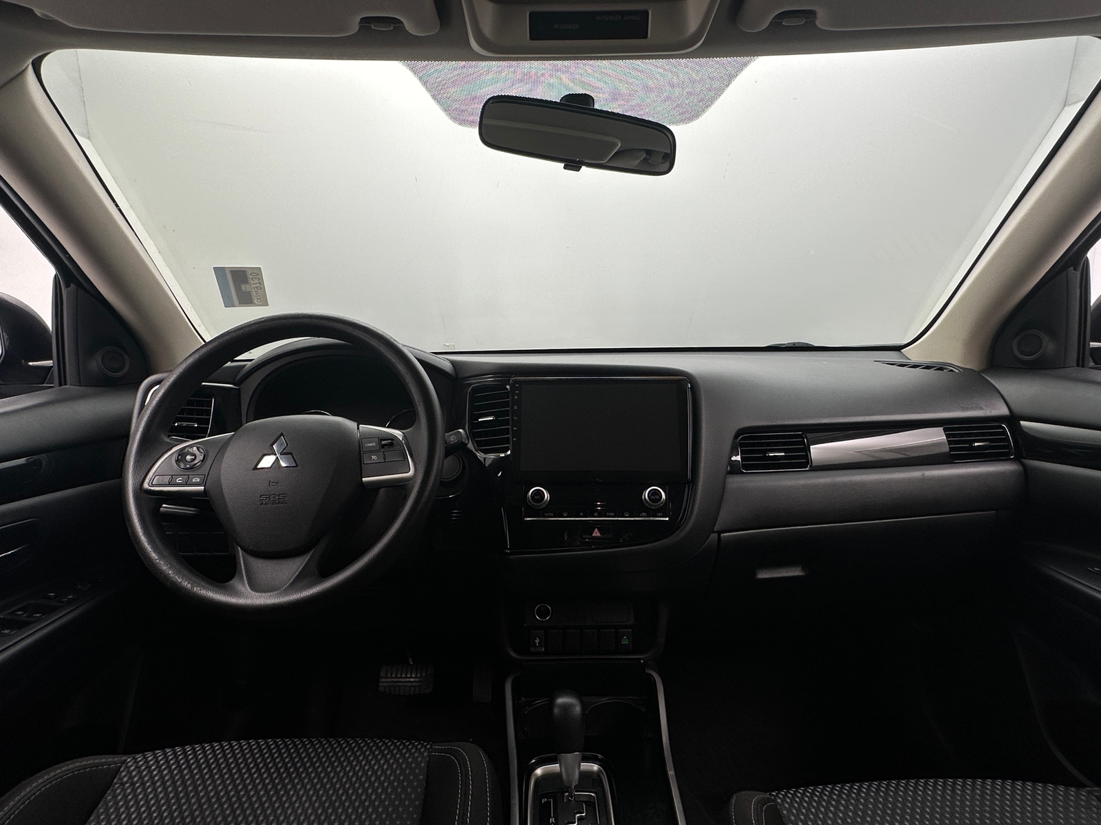 Thumbnail: 2020 Mitsubishi Outlander - 3