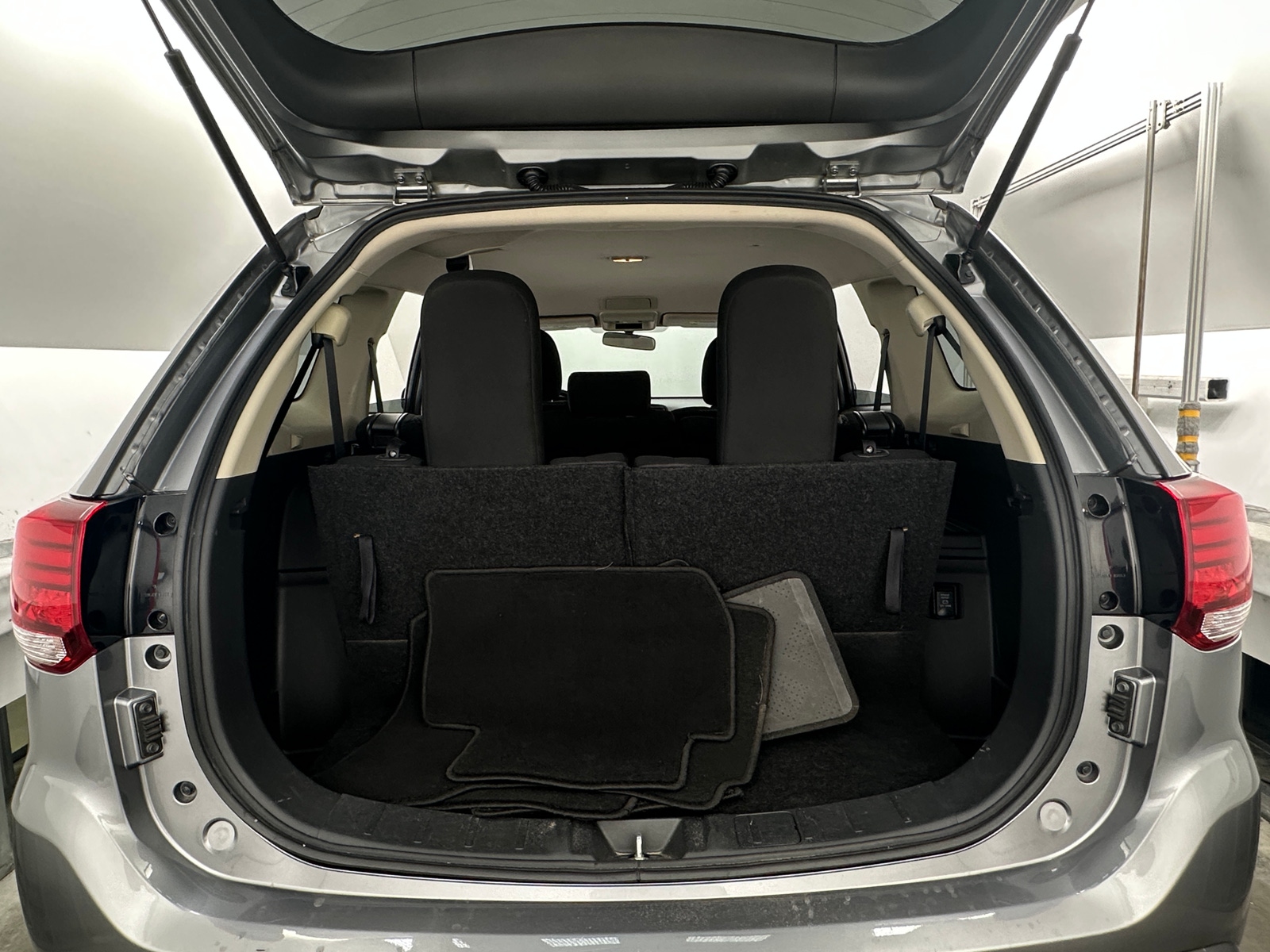 Thumbnail: 2020 Mitsubishi Outlander - 7