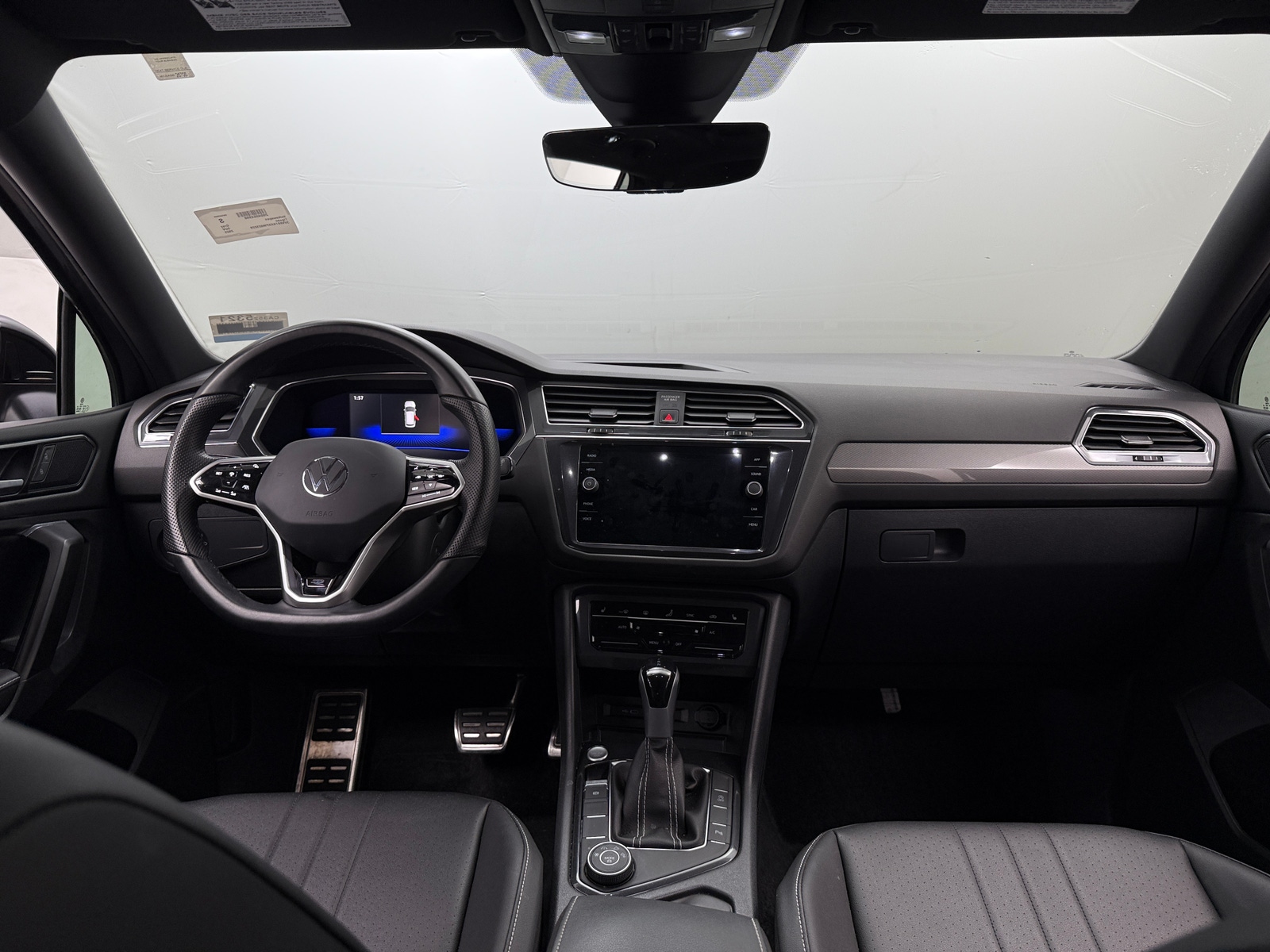 Thumbnail: 2023 Volkswagen Tiguan - 2