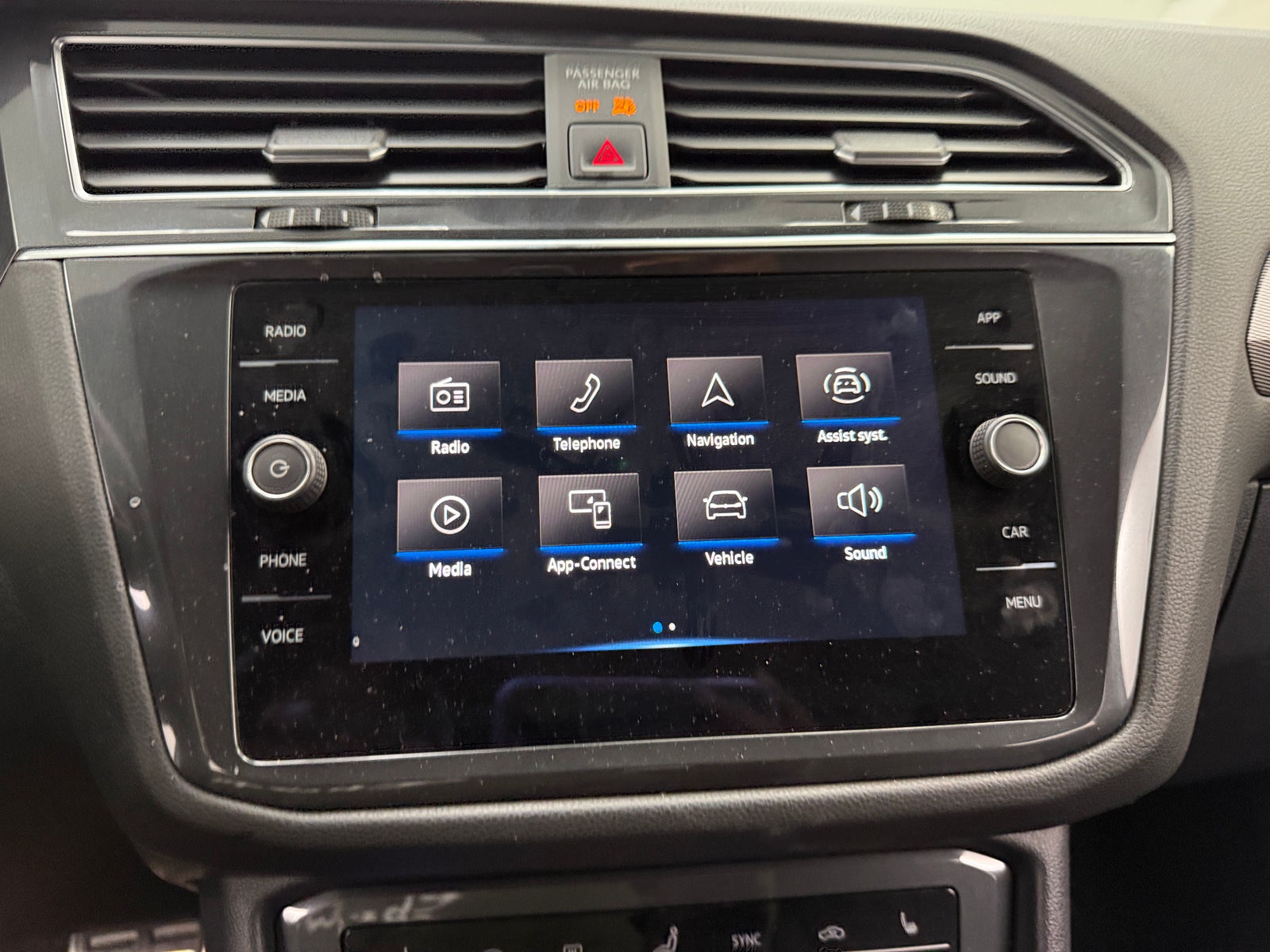 Thumbnail: 2023 Volkswagen Tiguan - 3