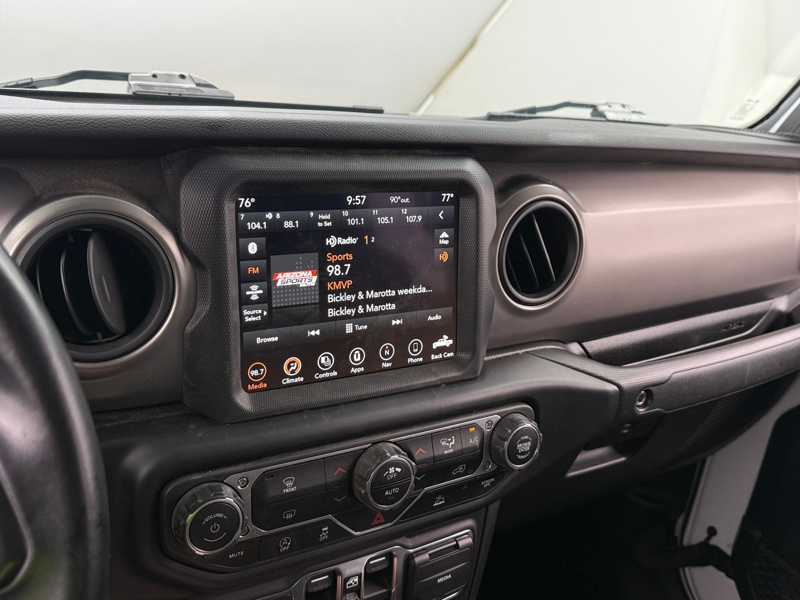 Thumbnail: 2021 Jeep Gladiator - 4